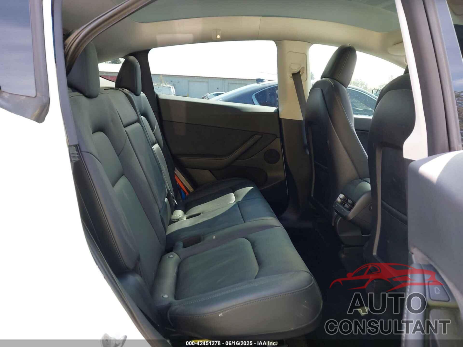 TESLA MODEL Y 2022 - 7SAYGDEF9NF400265