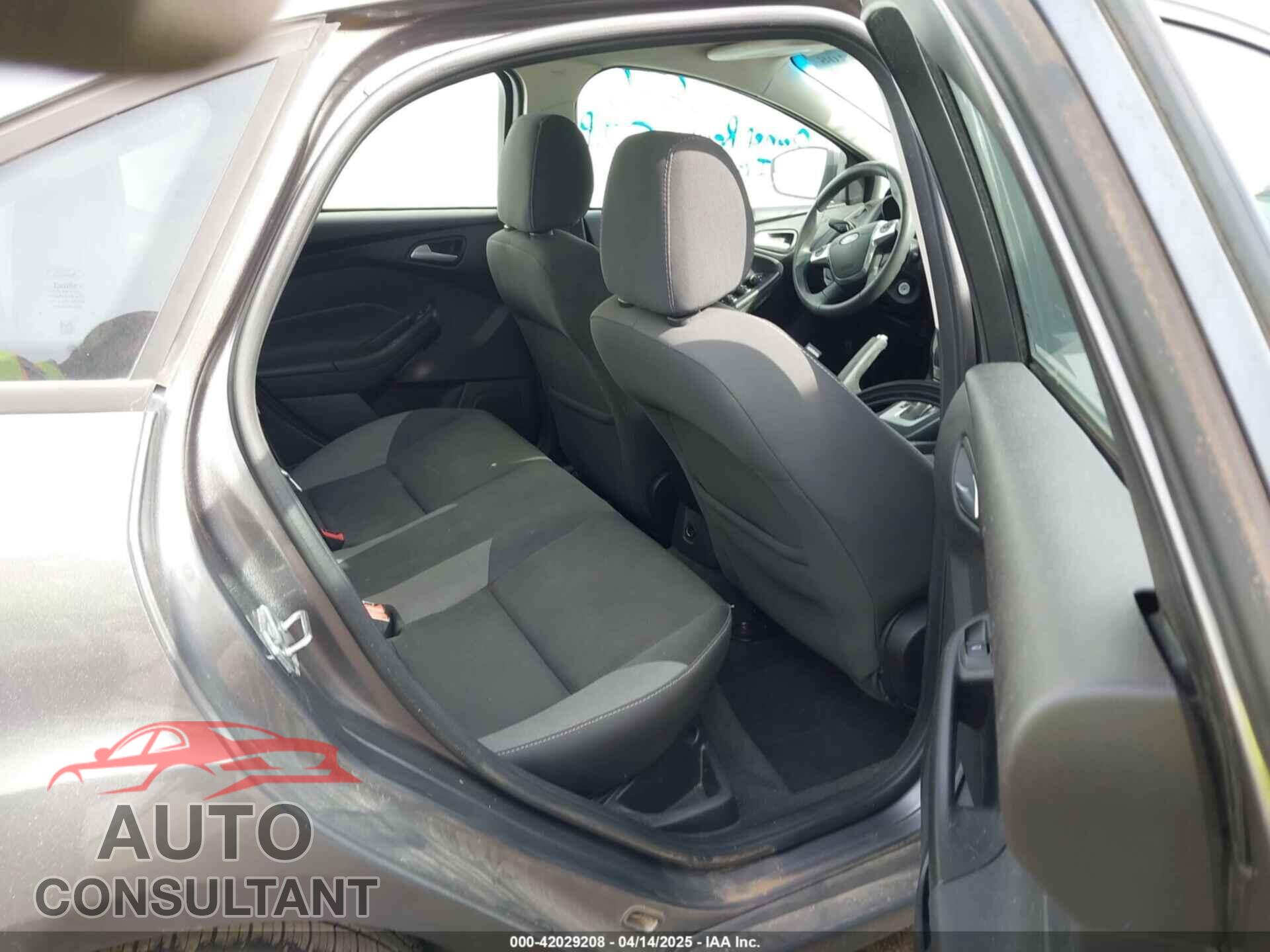 FORD FOCUS 2014 - 1FADP3F27EL412418