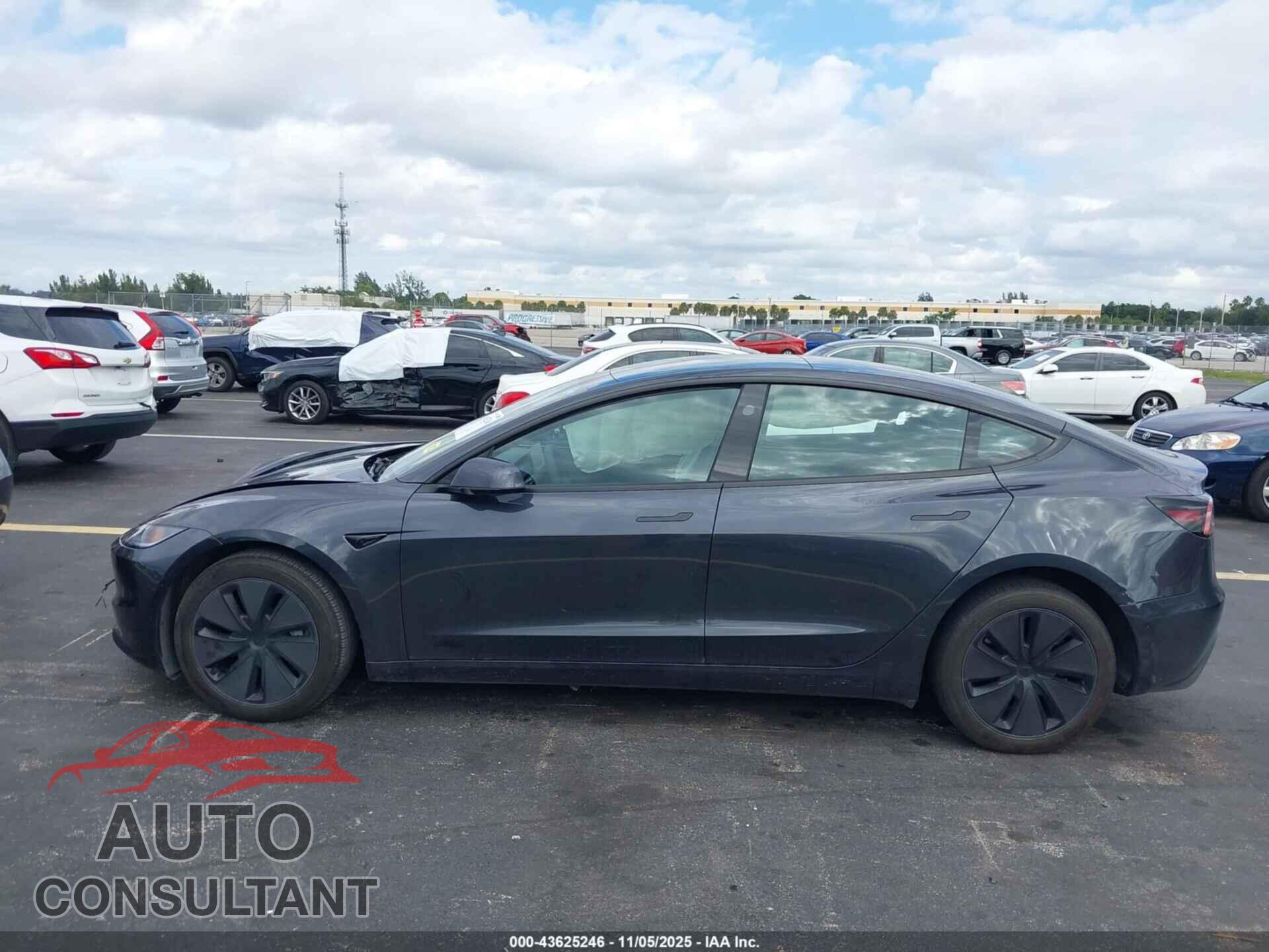 TESLA MODEL 3 2024 - 5YJ3E1EA4RF731096