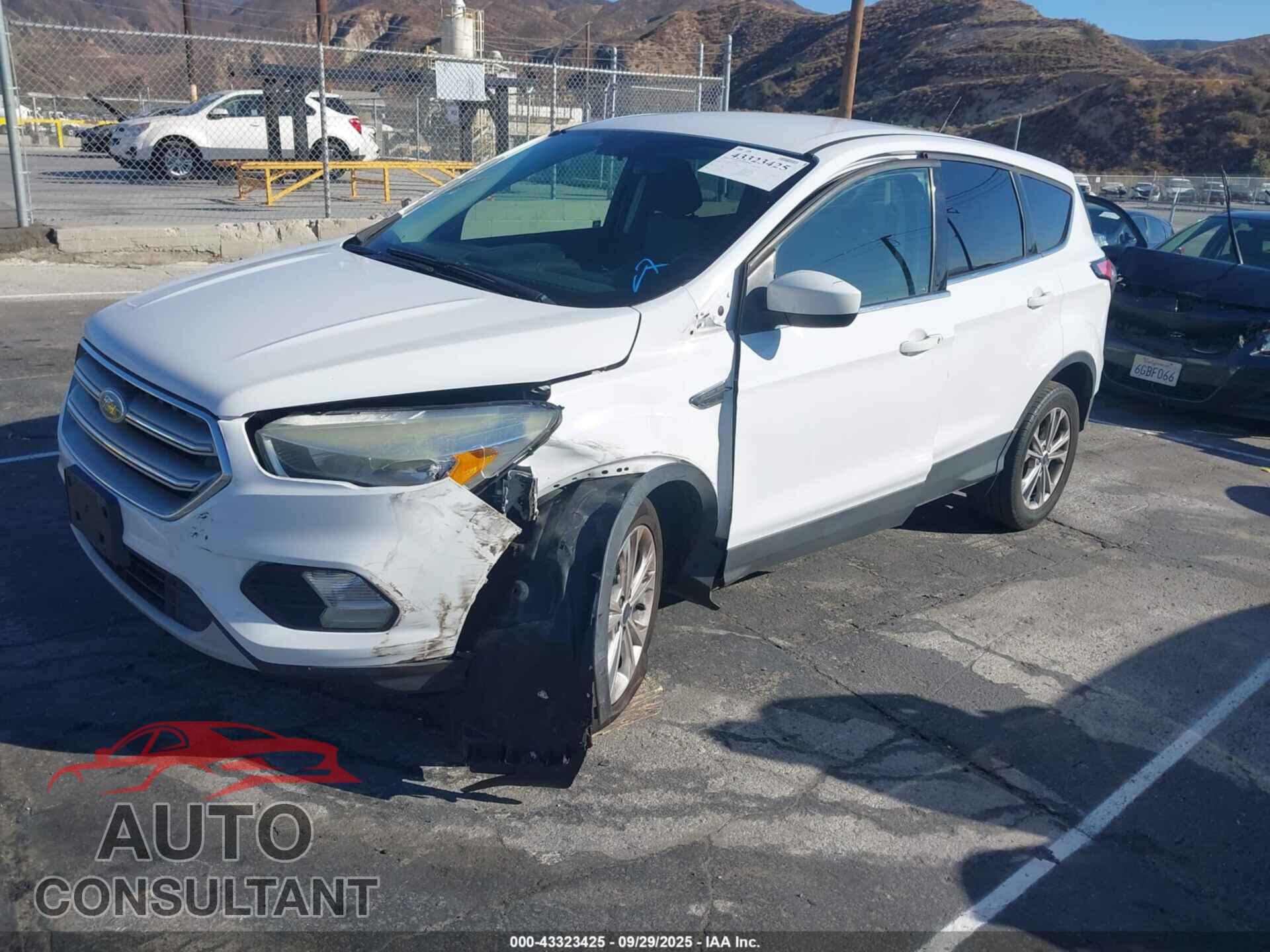 FORD ESCAPE 2017 - 1FMCU0GD4HUC80077