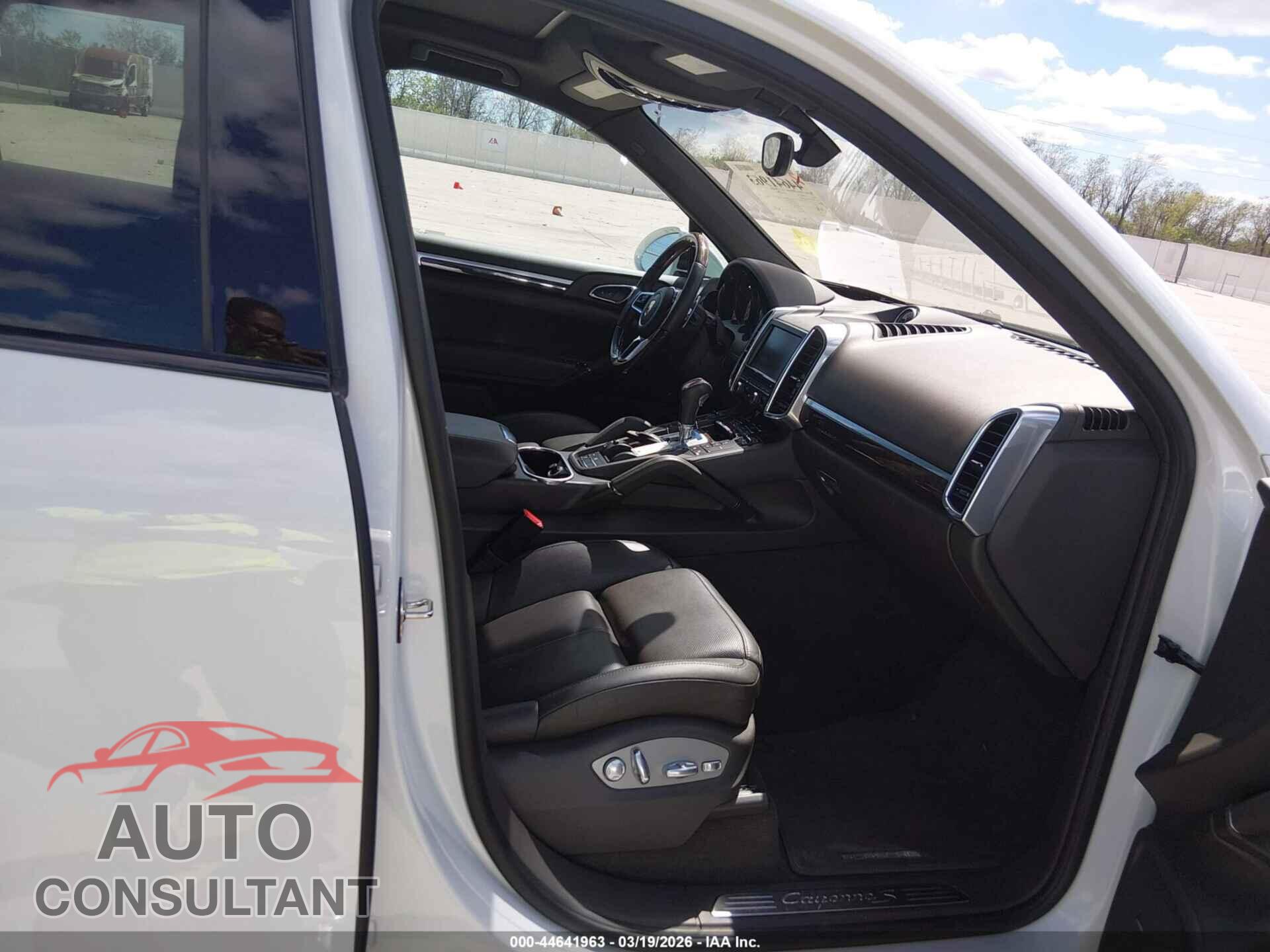 PORSCHE CAYENNE 2016 - WP1AB2A29GLA93652