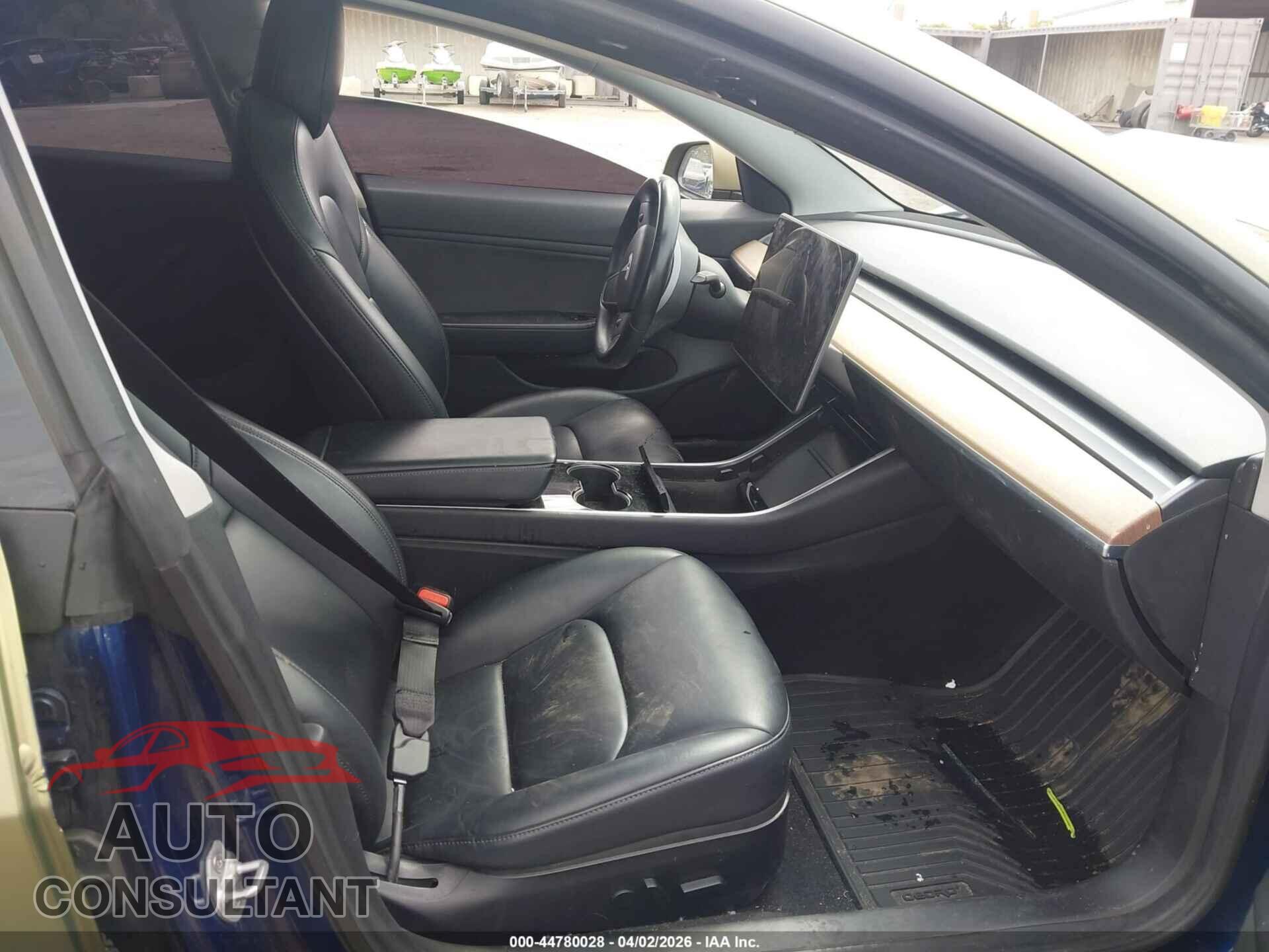 TESLA MODEL 3 2019 - 5YJ3E1EA9KF190374