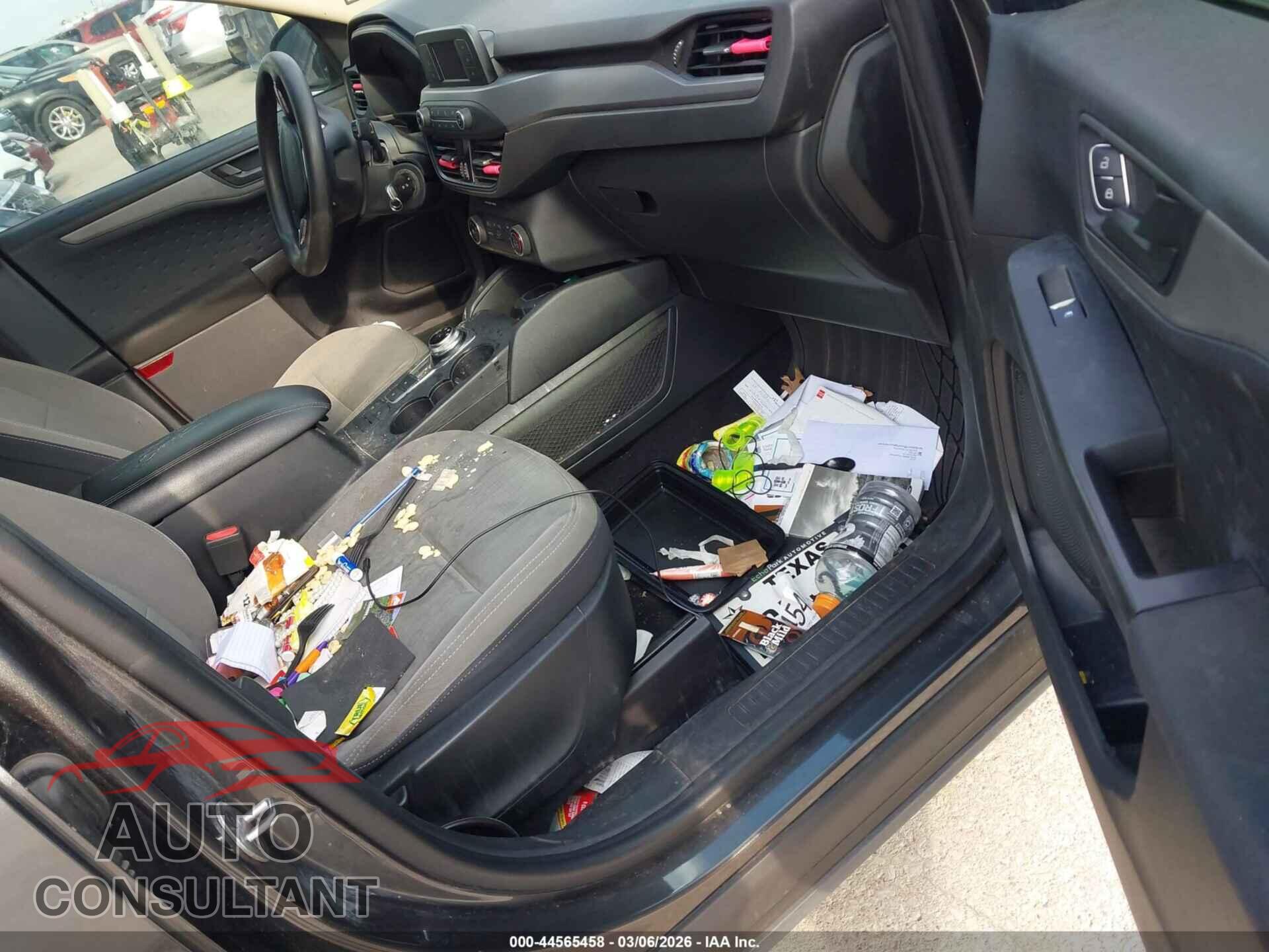 FORD ESCAPE 2020 - 1FMCU0F61LUA06329