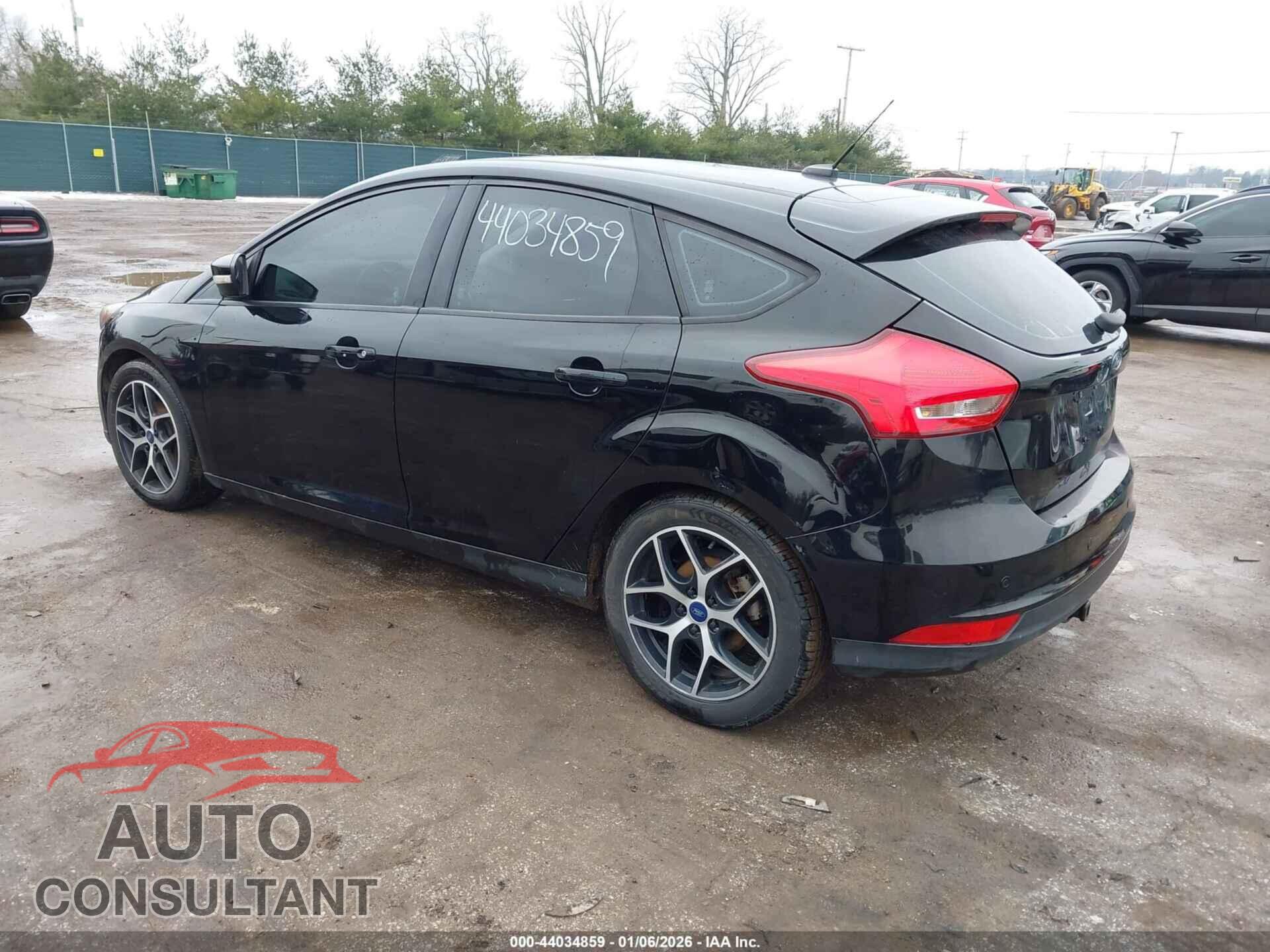 FORD FOCUS 2017 - 1FADP3M23HL328331