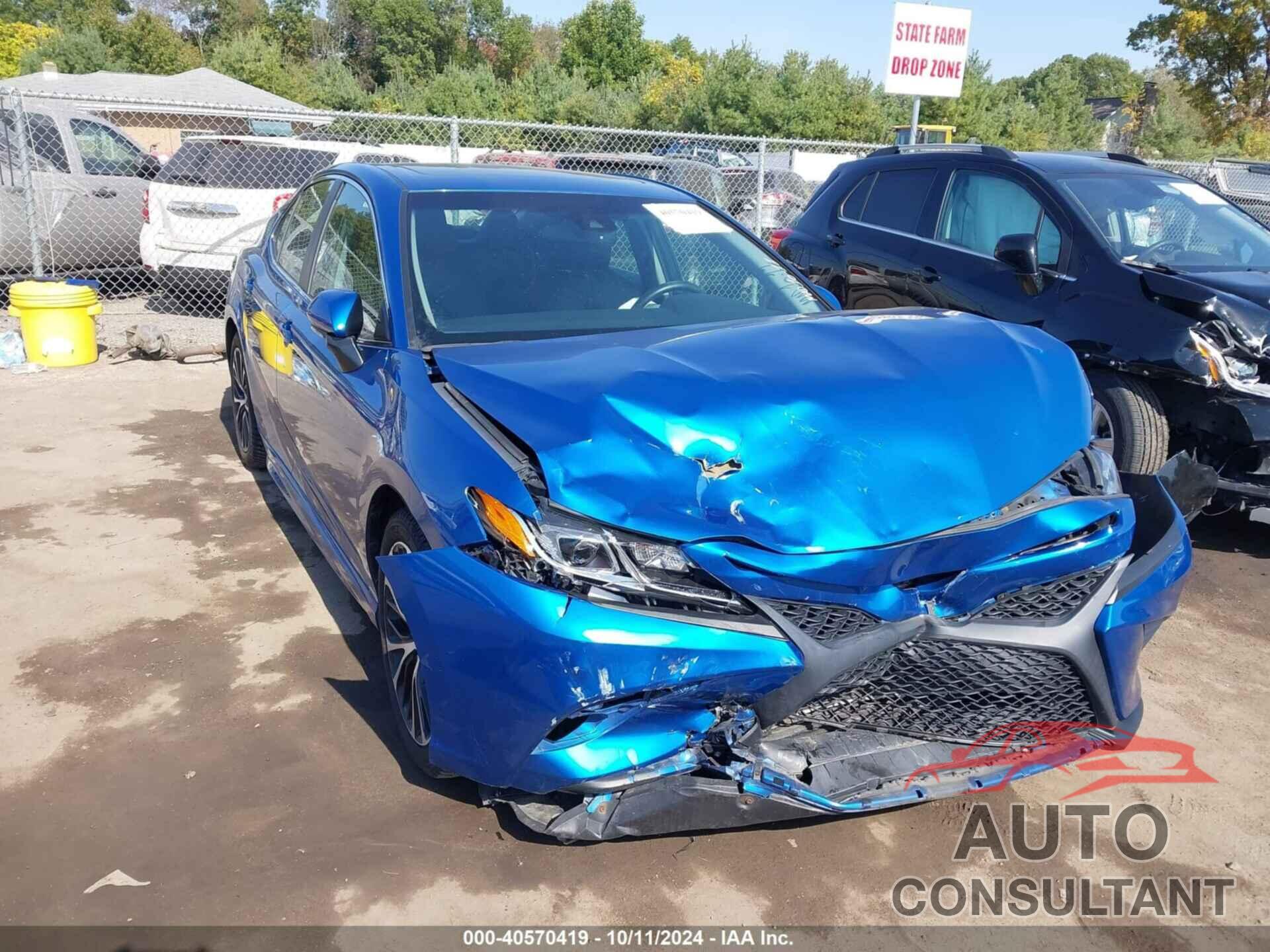 TOYOTA CAMRY 2018 - 4T1B11HK6JU023774