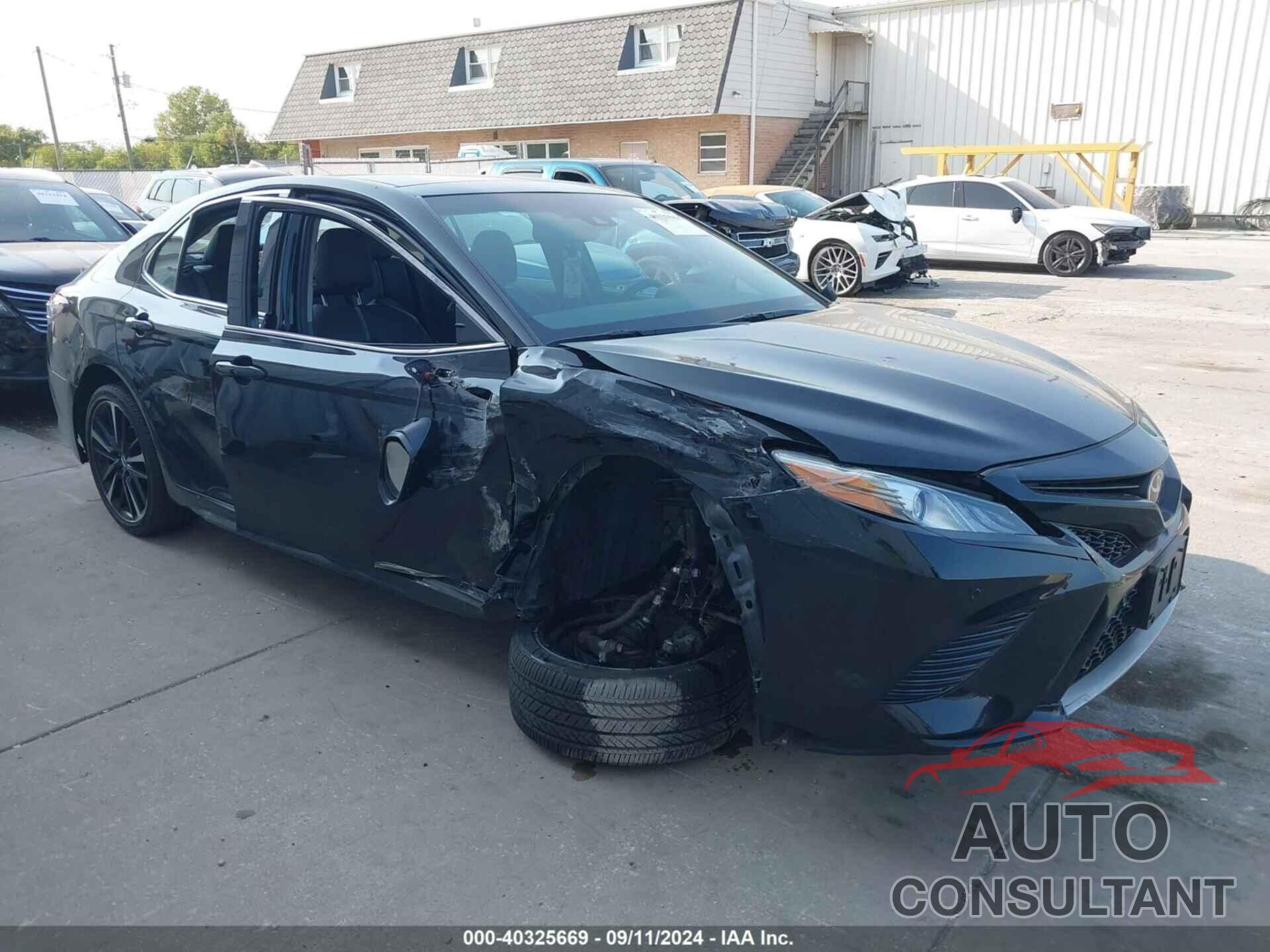 TOYOTA CAMRY 2018 - 4T1B61HK6JU099481