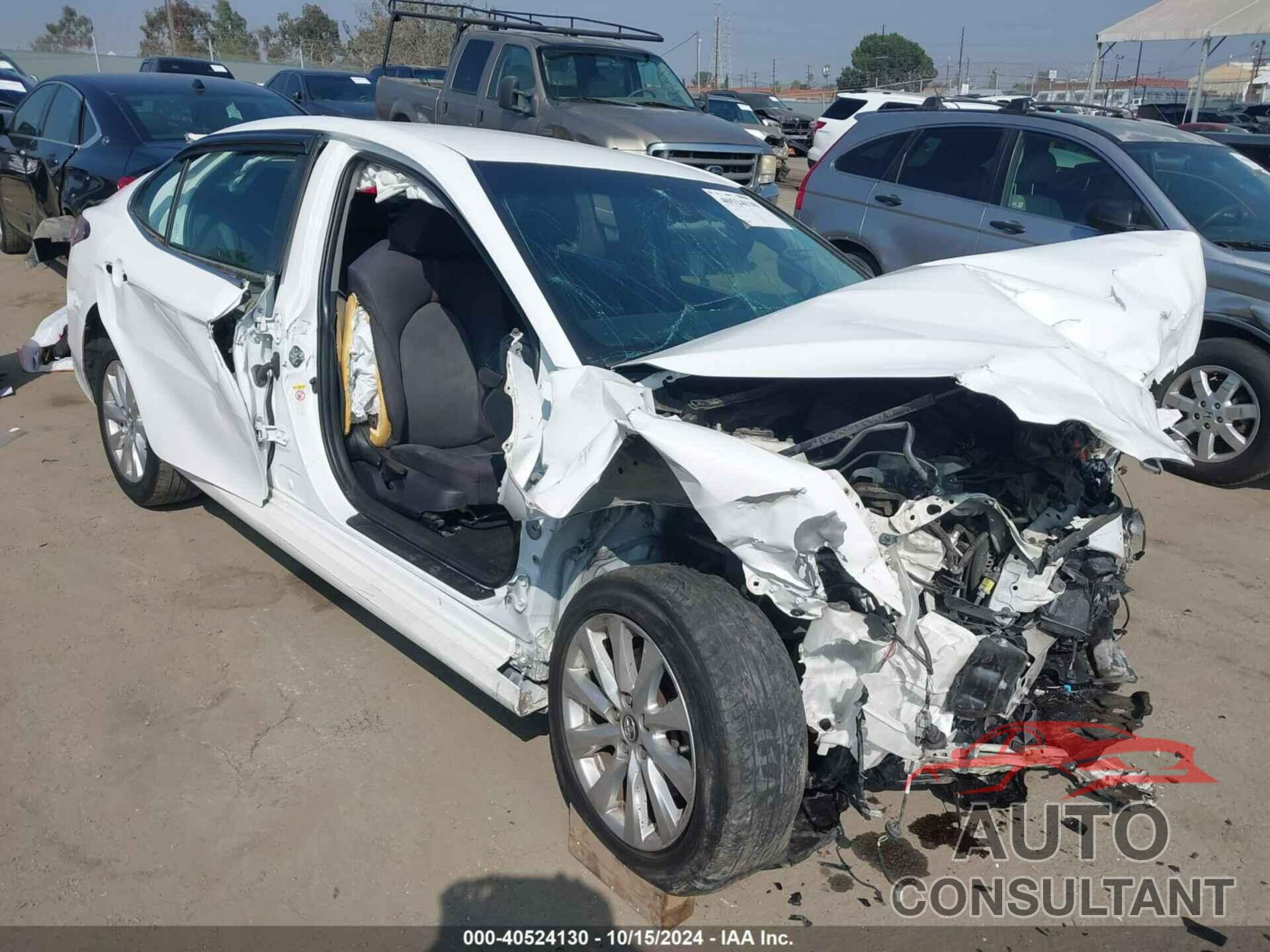 TOYOTA CAMRY 2018 - 4T1B11HK0JU014987