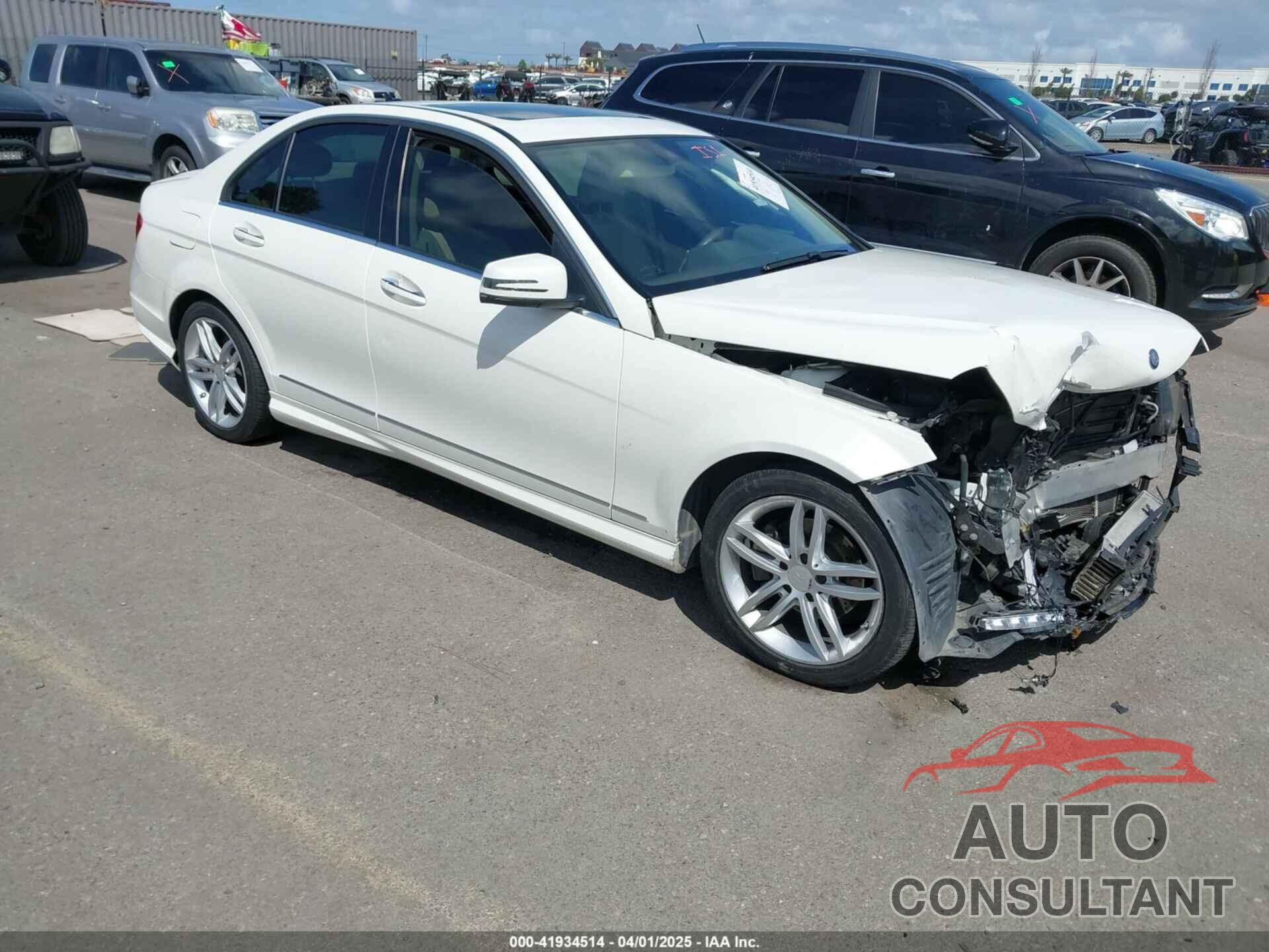 MERCEDES-BENZ C 250 2013 - WDDGF4HB5DR298997