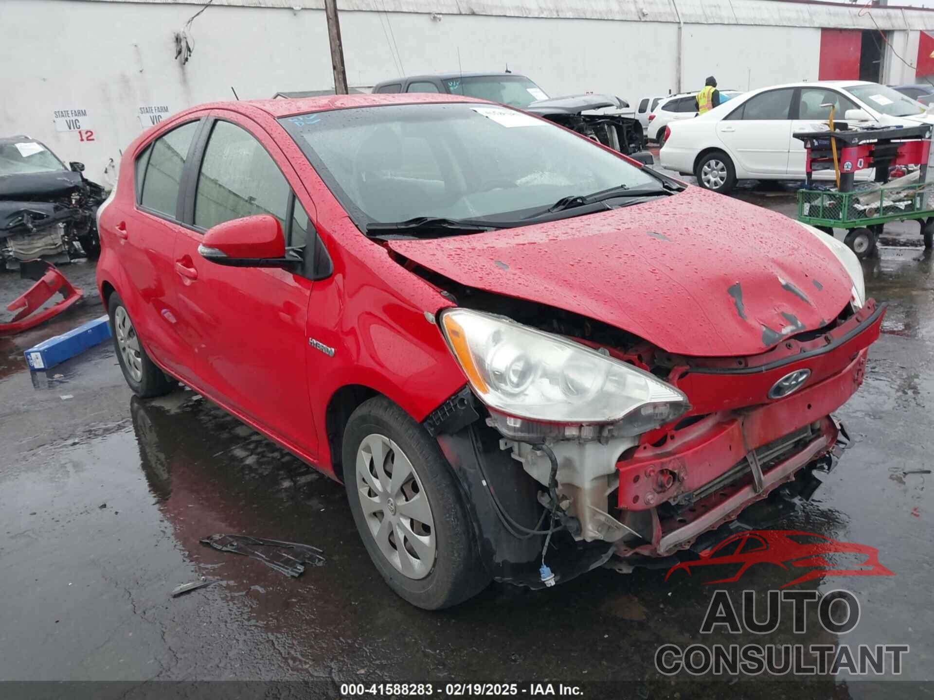 TOYOTA PRIUS C 2013 - JTDKDTB3XD1038065