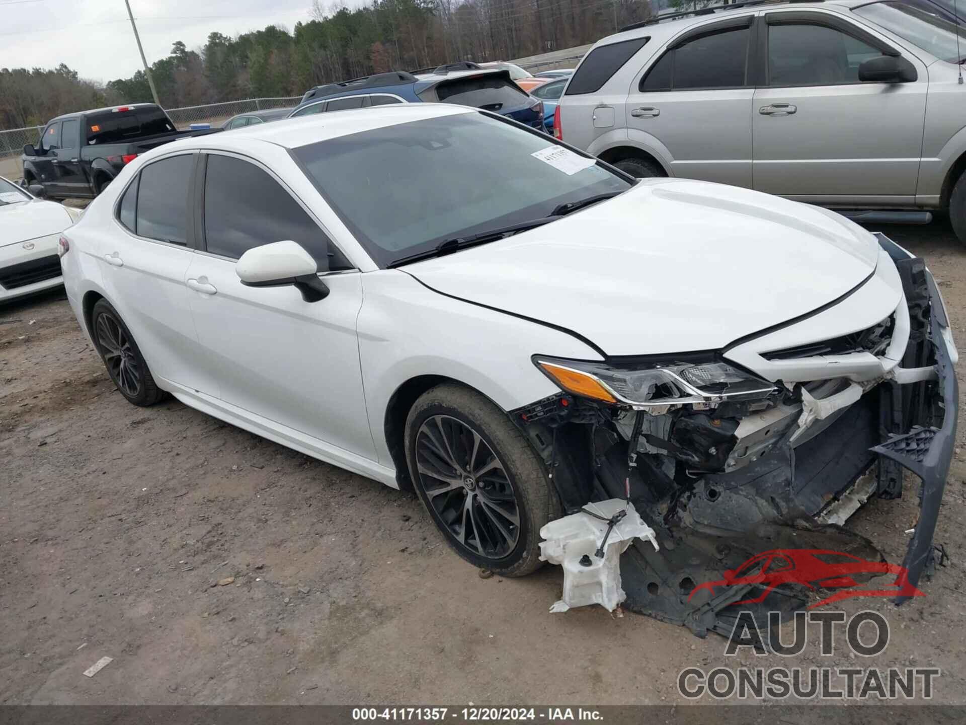 TOYOTA CAMRY 2018 - 4T1B11HK1JU588210