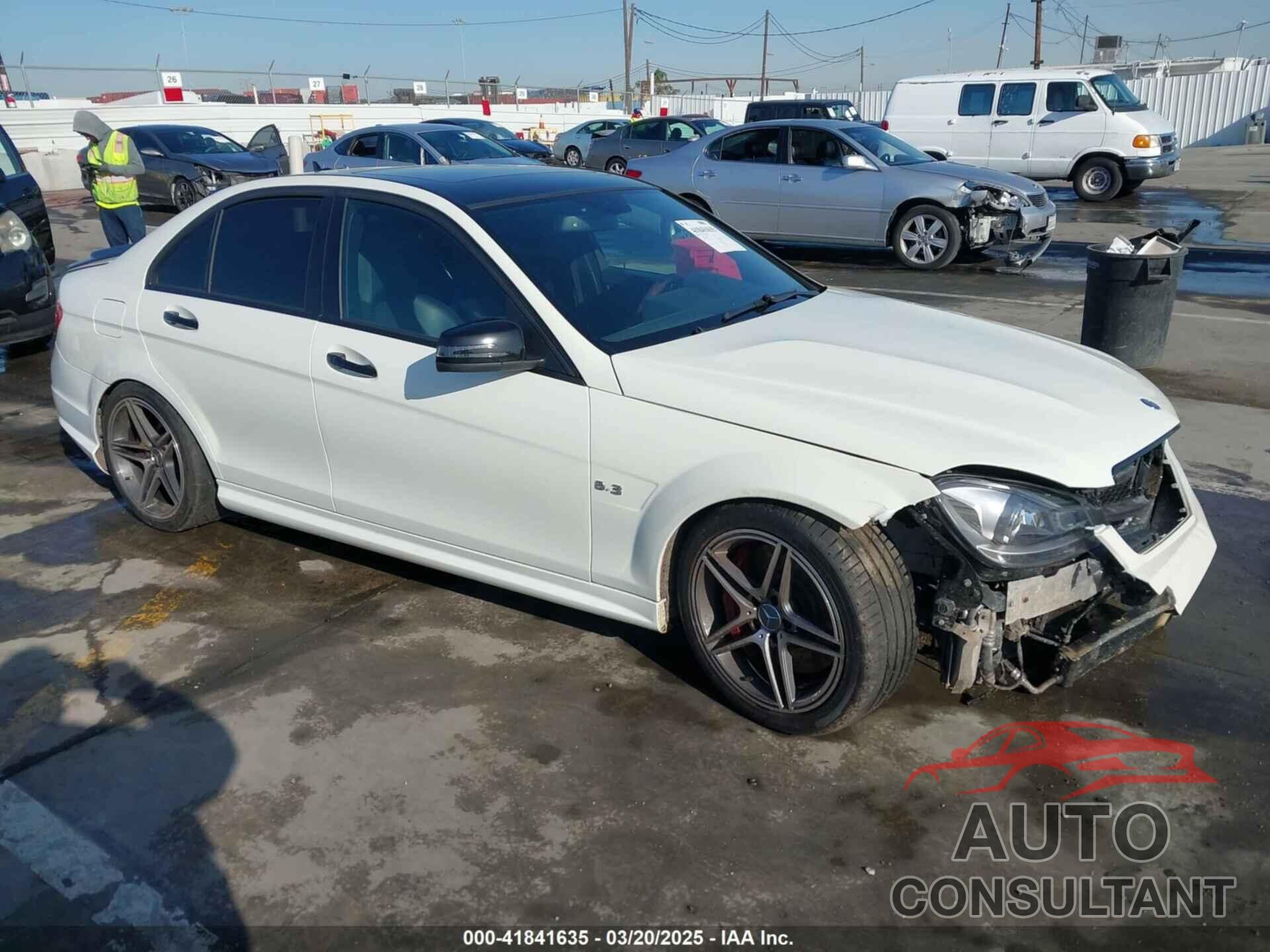 MERCEDES-BENZ C 63 AMG 2012 - WDDGF7HB2CA661318
