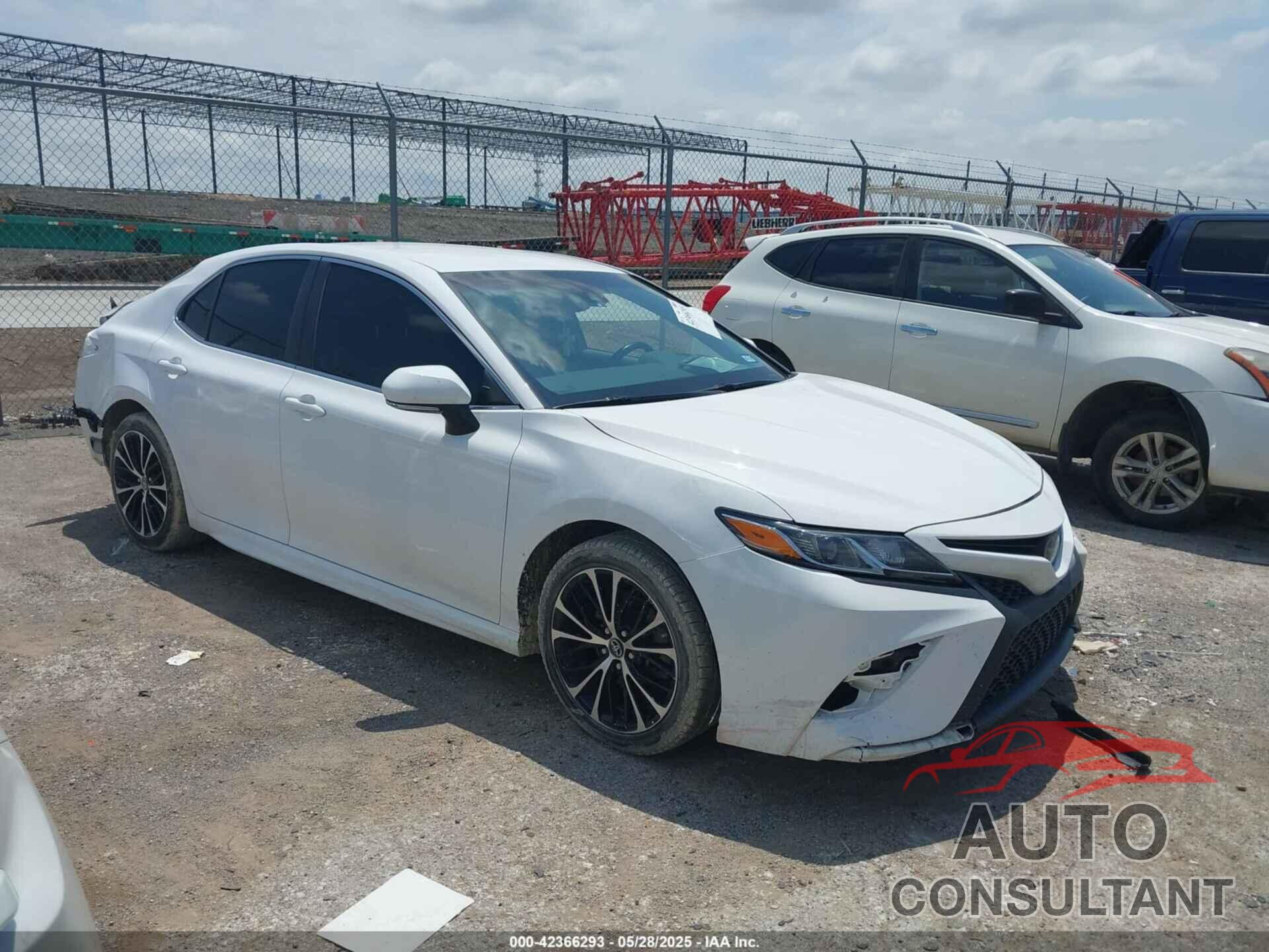 TOYOTA CAMRY 2018 - 4T1B11HK2JU153583