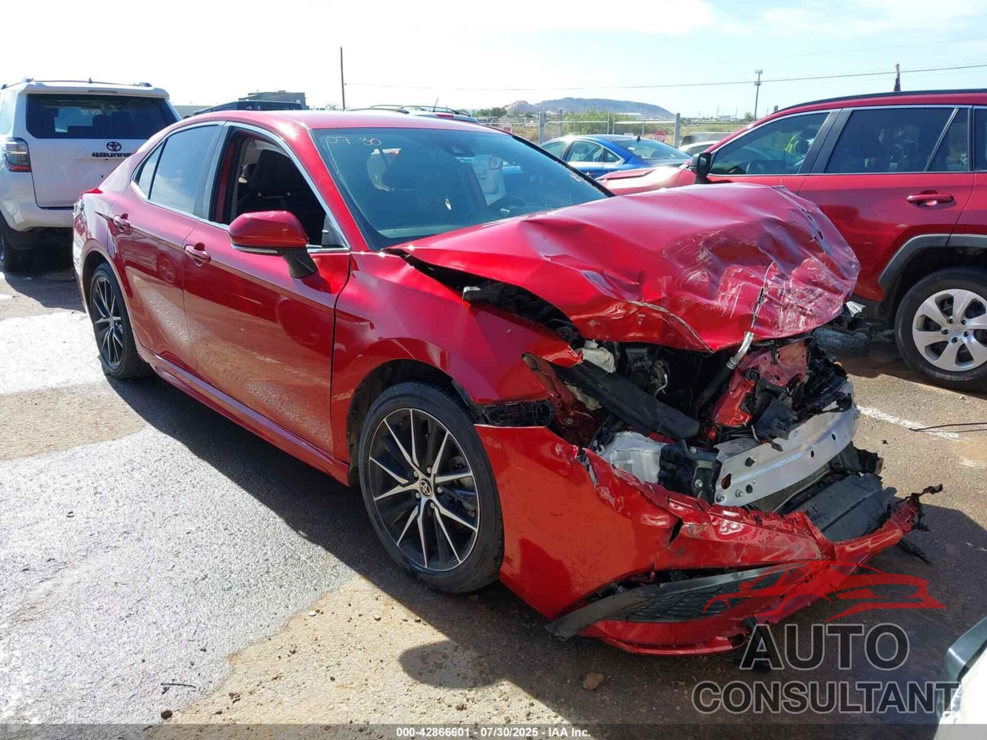 TOYOTA CAMRY 2022 - 4T1G11AKXNU068903