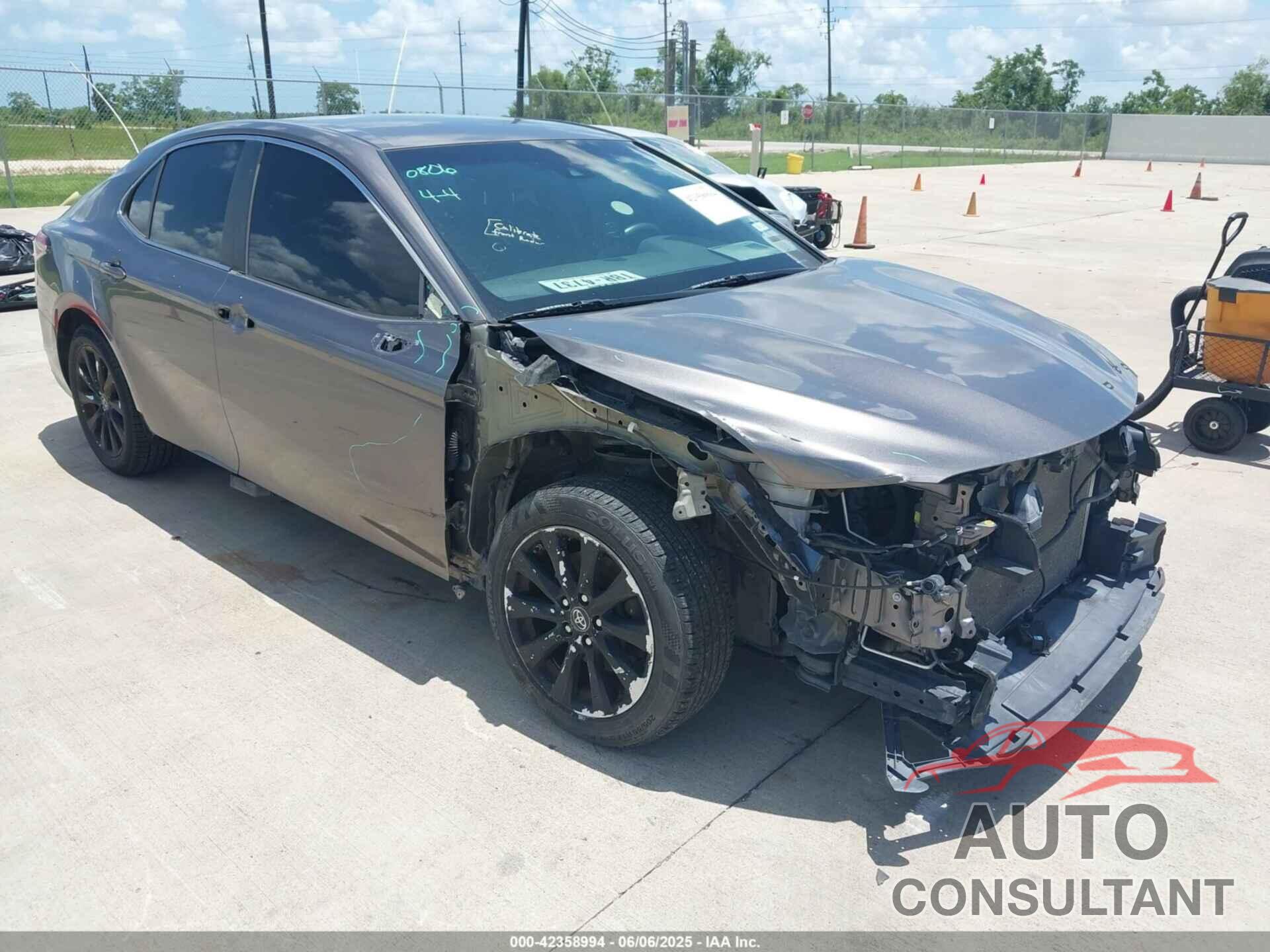 TOYOTA CAMRY 2018 - 4T1B11HK0JU127483