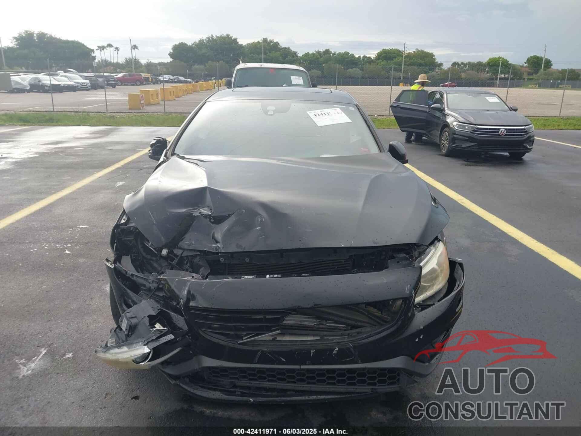 VOLVO S60 2017 - YV126MFL8H2422804