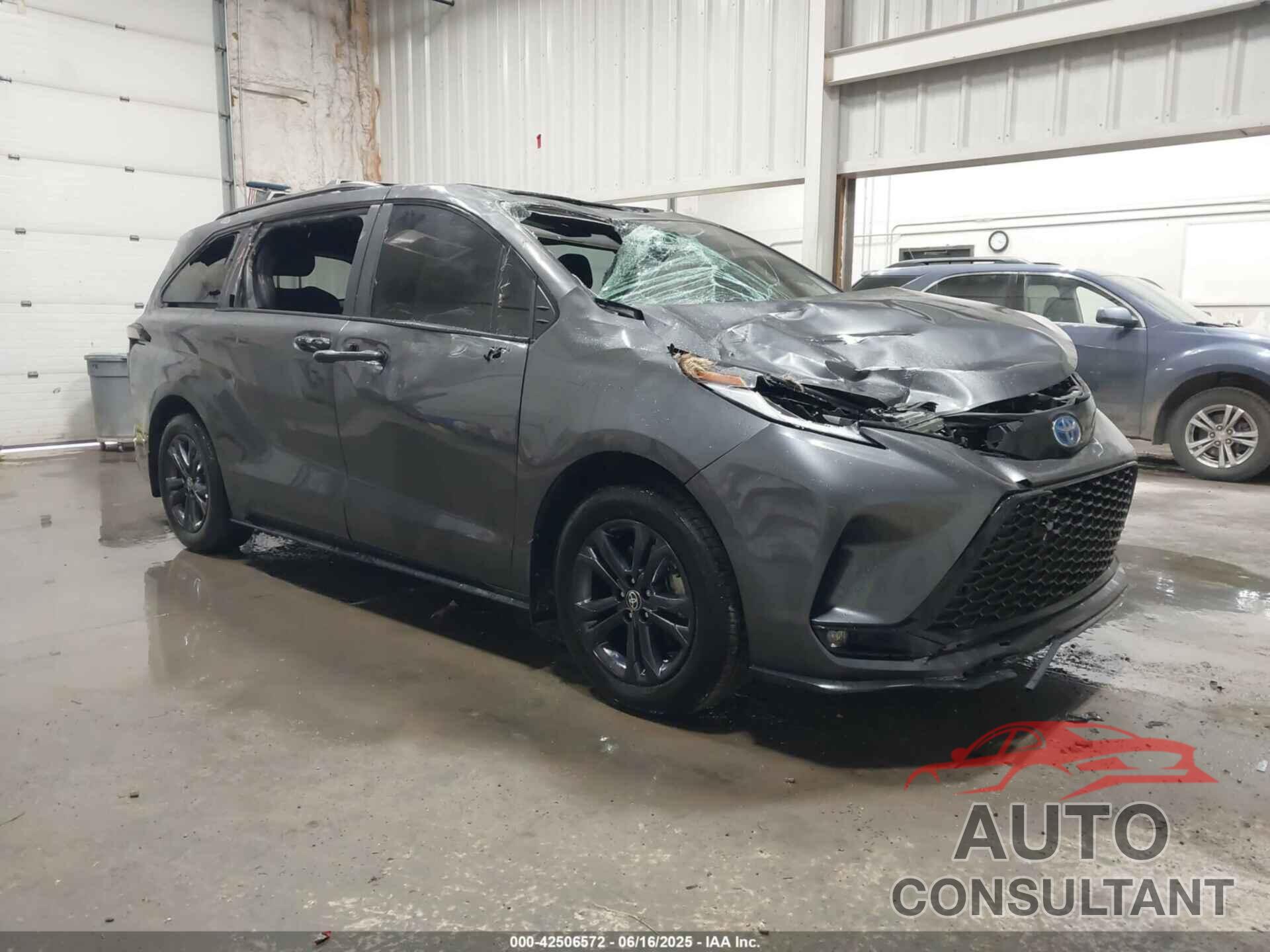 TOYOTA SIENNA 2025 - 5TDDSKFC5SS160481