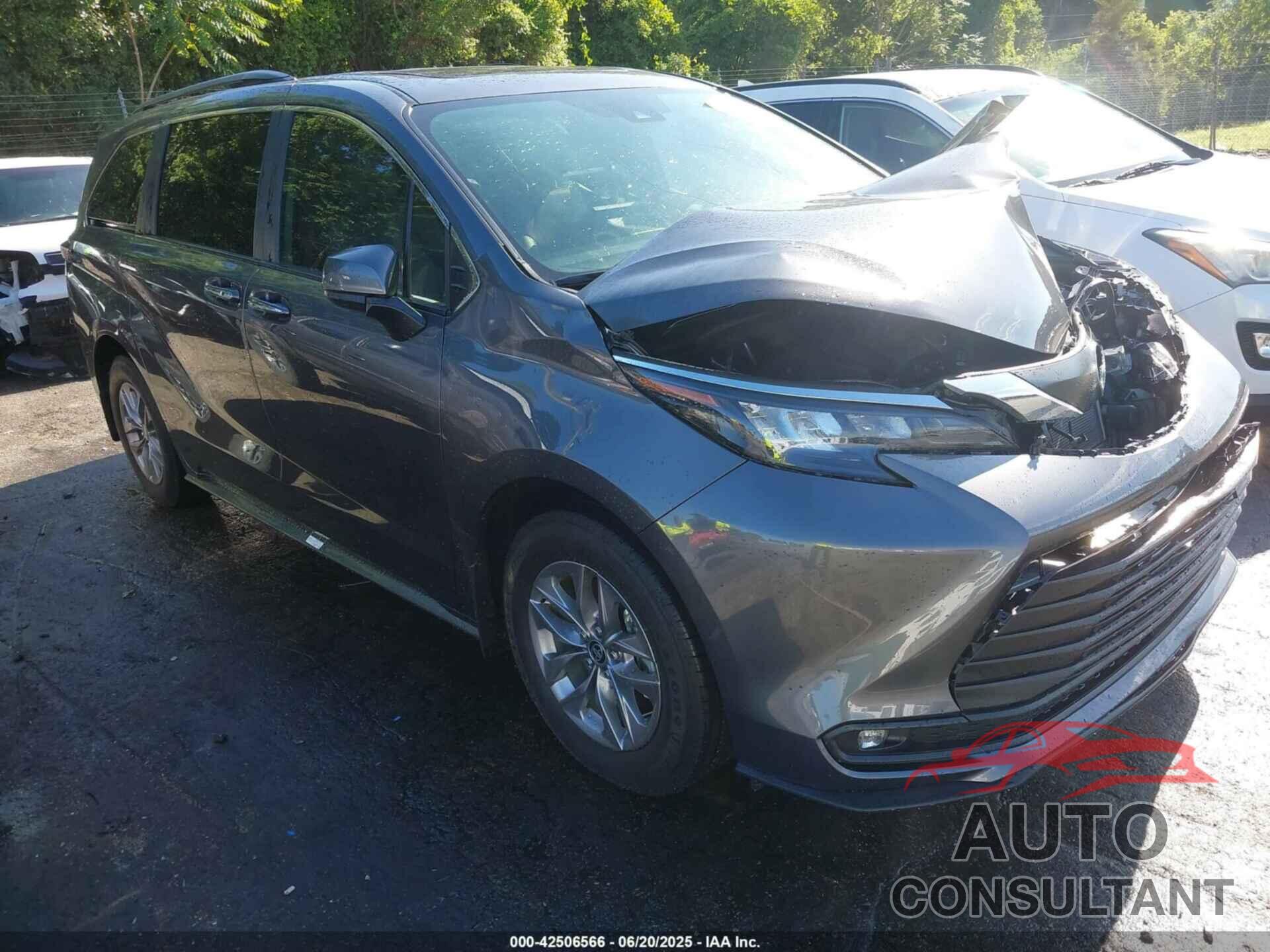 TOYOTA SIENNA 2025 - 5TDYSKFC1SS171804