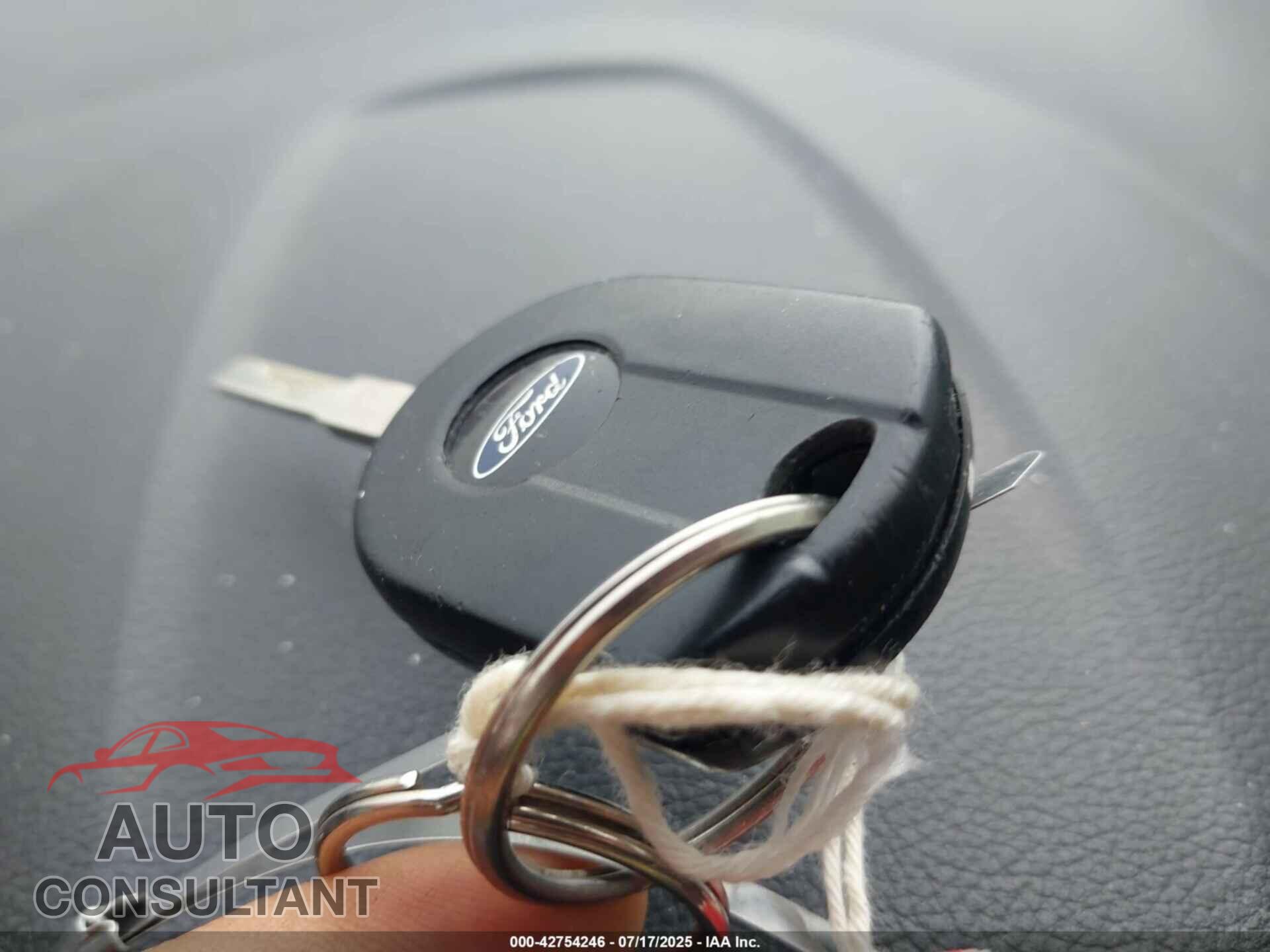 FORD ESCAPE 2017 - 1FMCU0GDXHUD94939