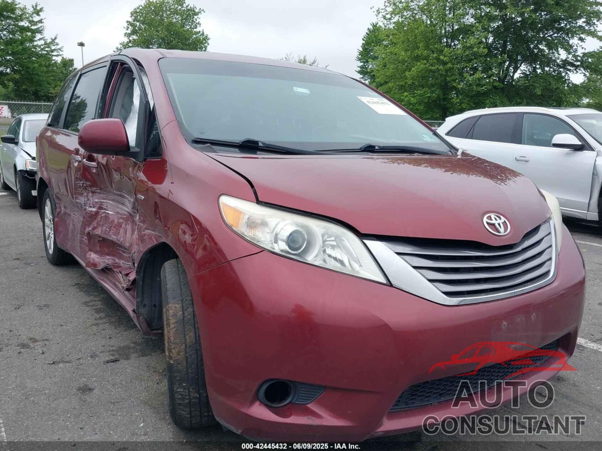 TOYOTA SIENNA 2016 - 5TDDK3DC8GS143643