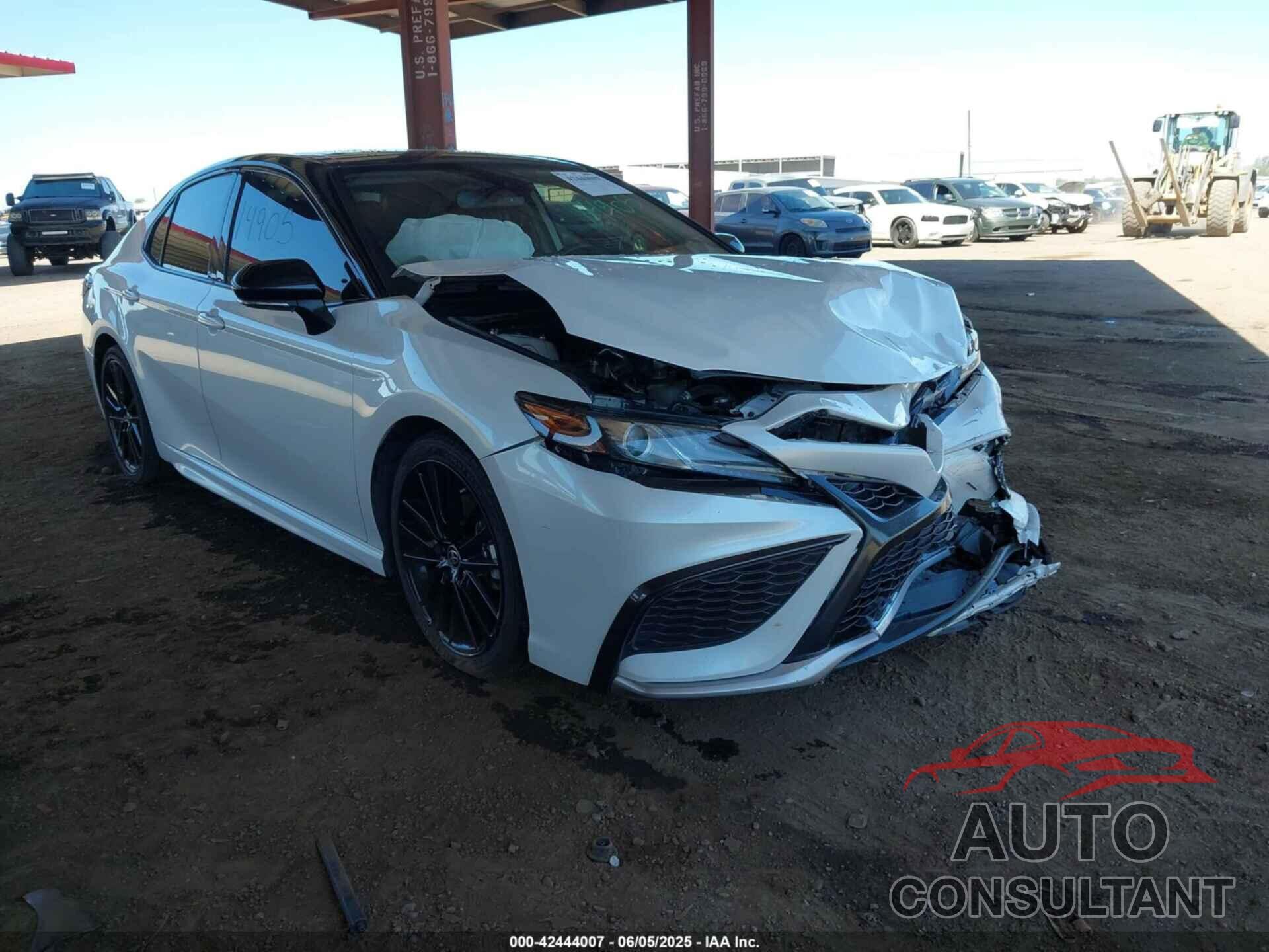TOYOTA CAMRY 2022 - 4T1K31AK8NU040859