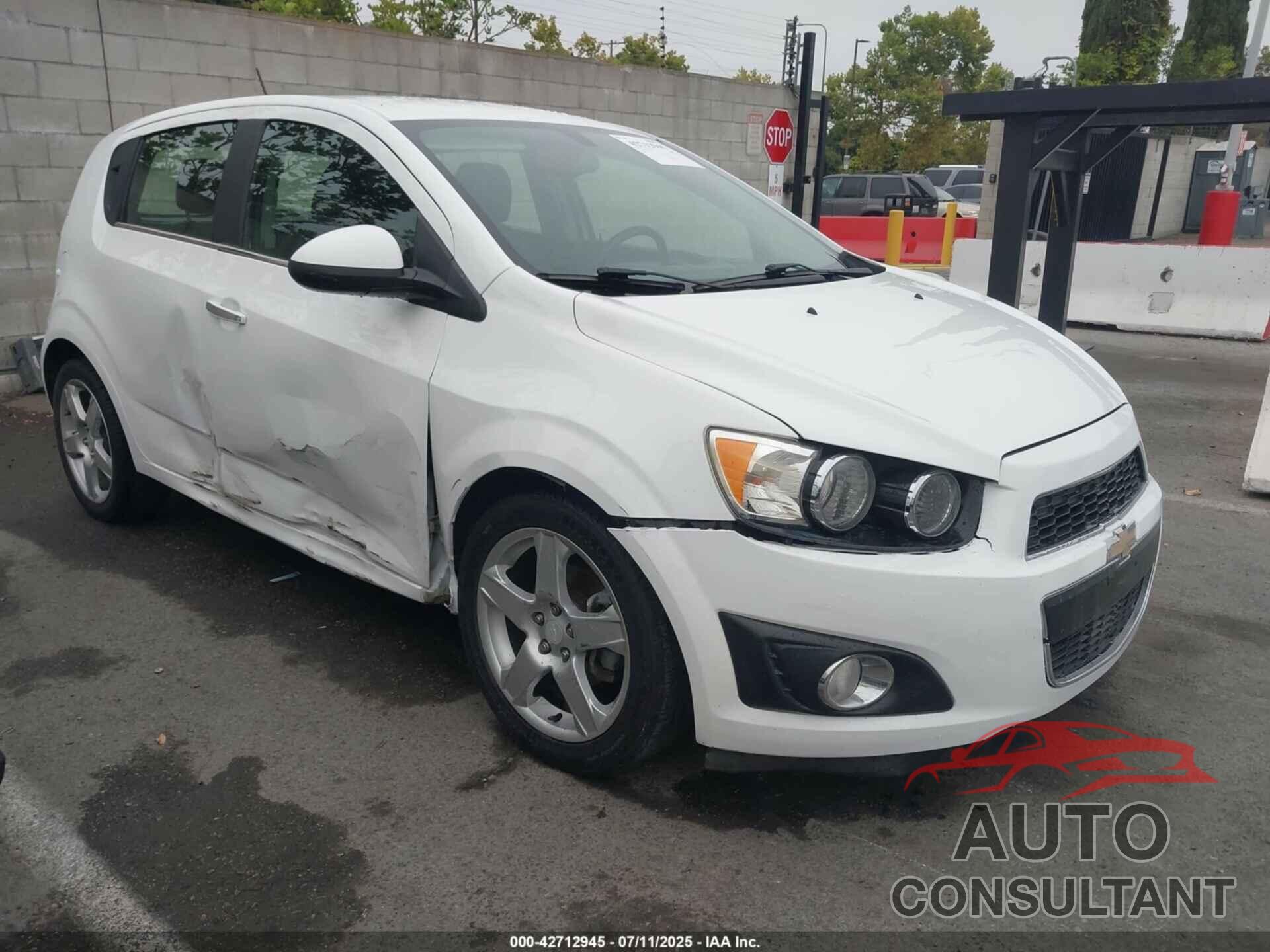 CHEVROLET SONIC 2016 - 1G1JE6SB7G4137309