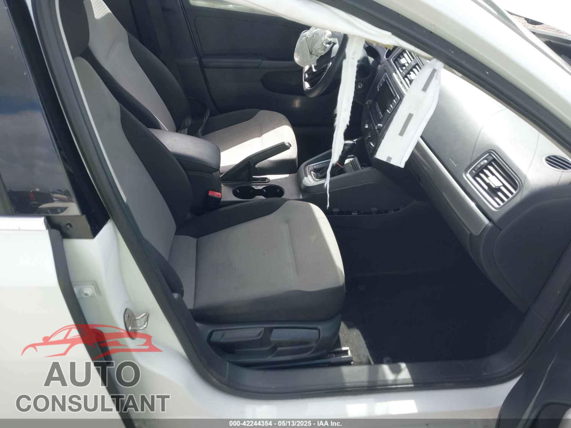 VOLKSWAGEN JETTA 2017 - 3VW2B7AJ5HM290616