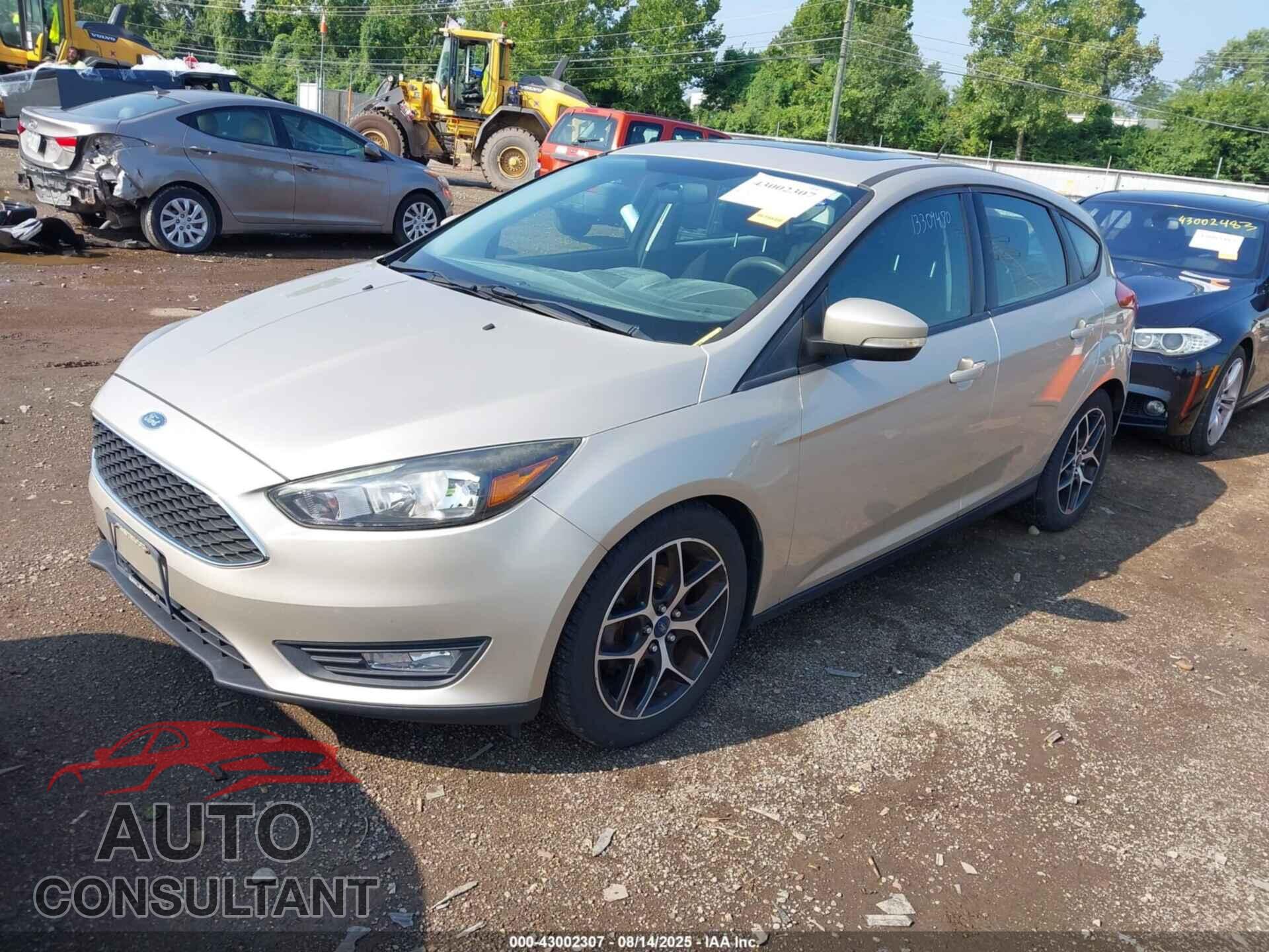 FORD FOCUS 2017 - 1FADP3M24HL323784