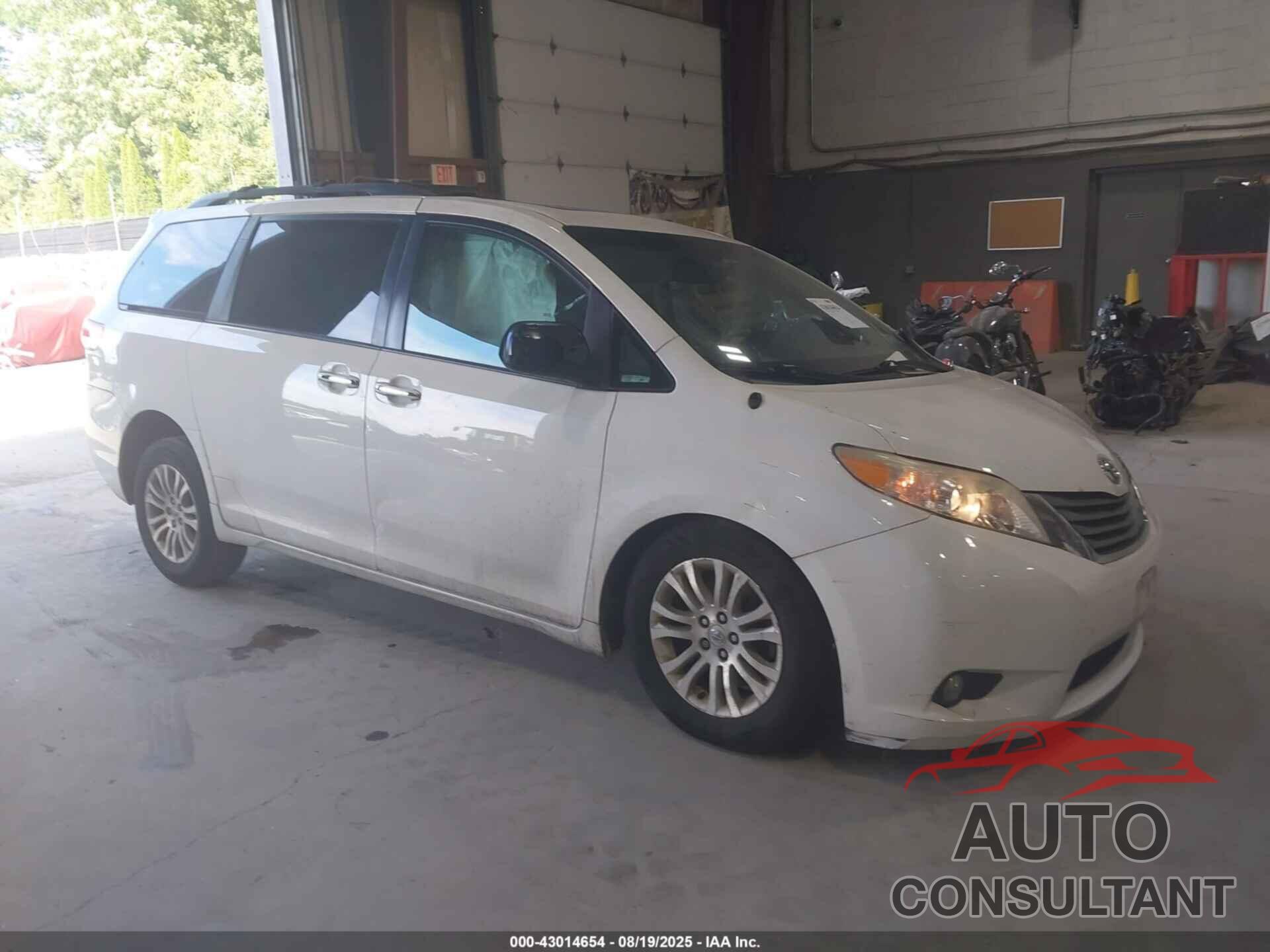 TOYOTA SIENNA 2014 - 5TDYK3DC7ES428980