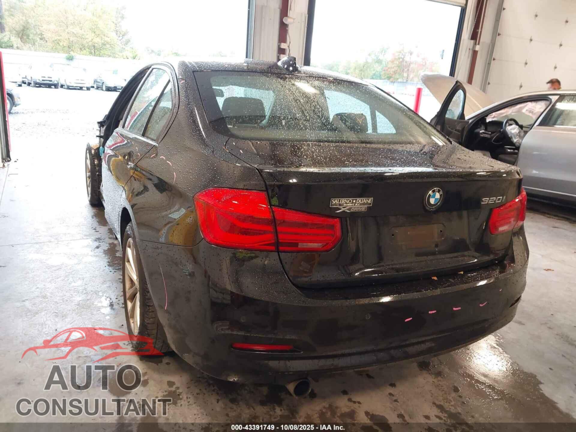 BMW 320I 2016 - WBA8E5G53GNU20865