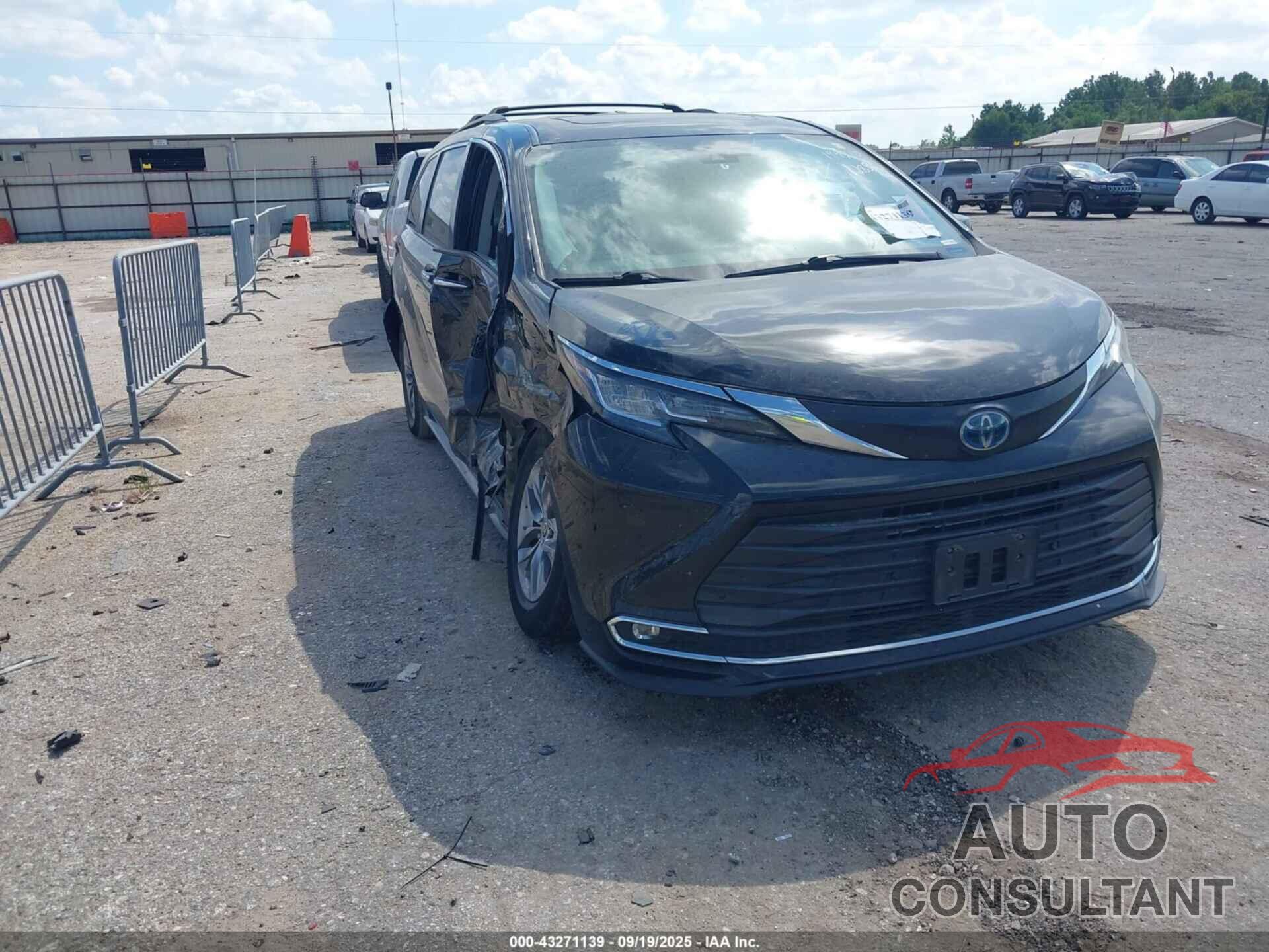 TOYOTA SIENNA 2021 - 5TDYRKEC8MS030289