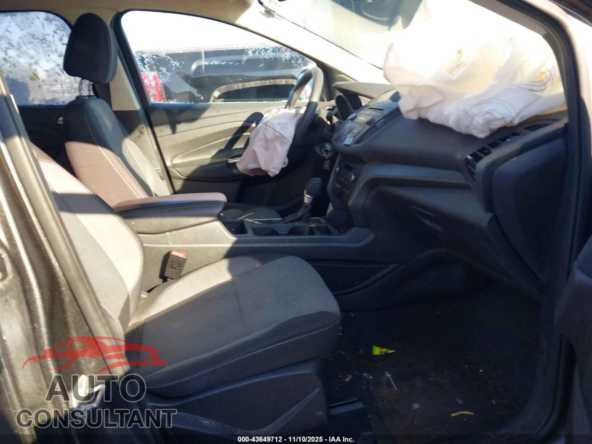 FORD ESCAPE 2017 - 1FMCU9GD2HUB97946