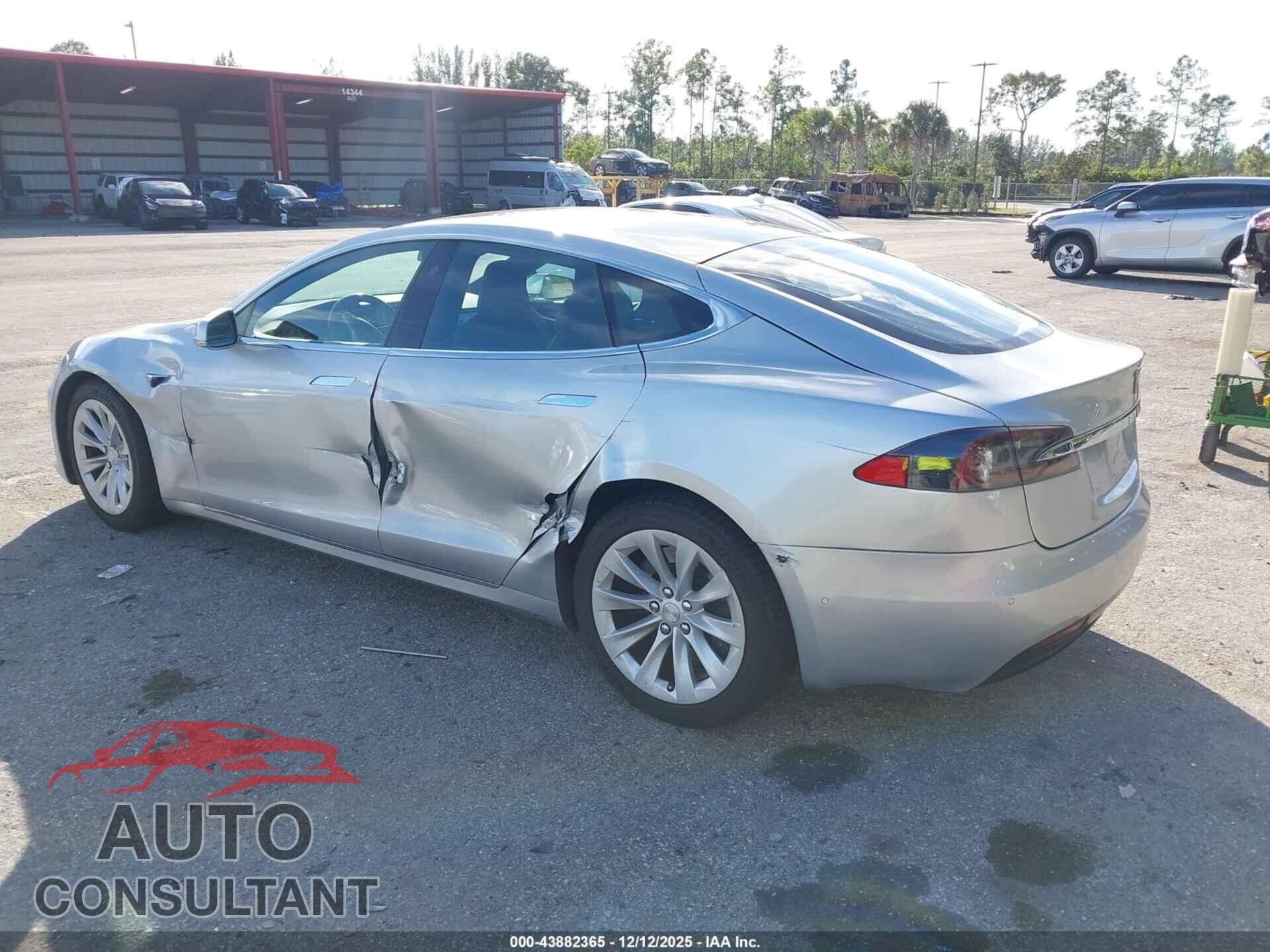 TESLA MODEL S 2017 - 5YJSA1E18HF205429
