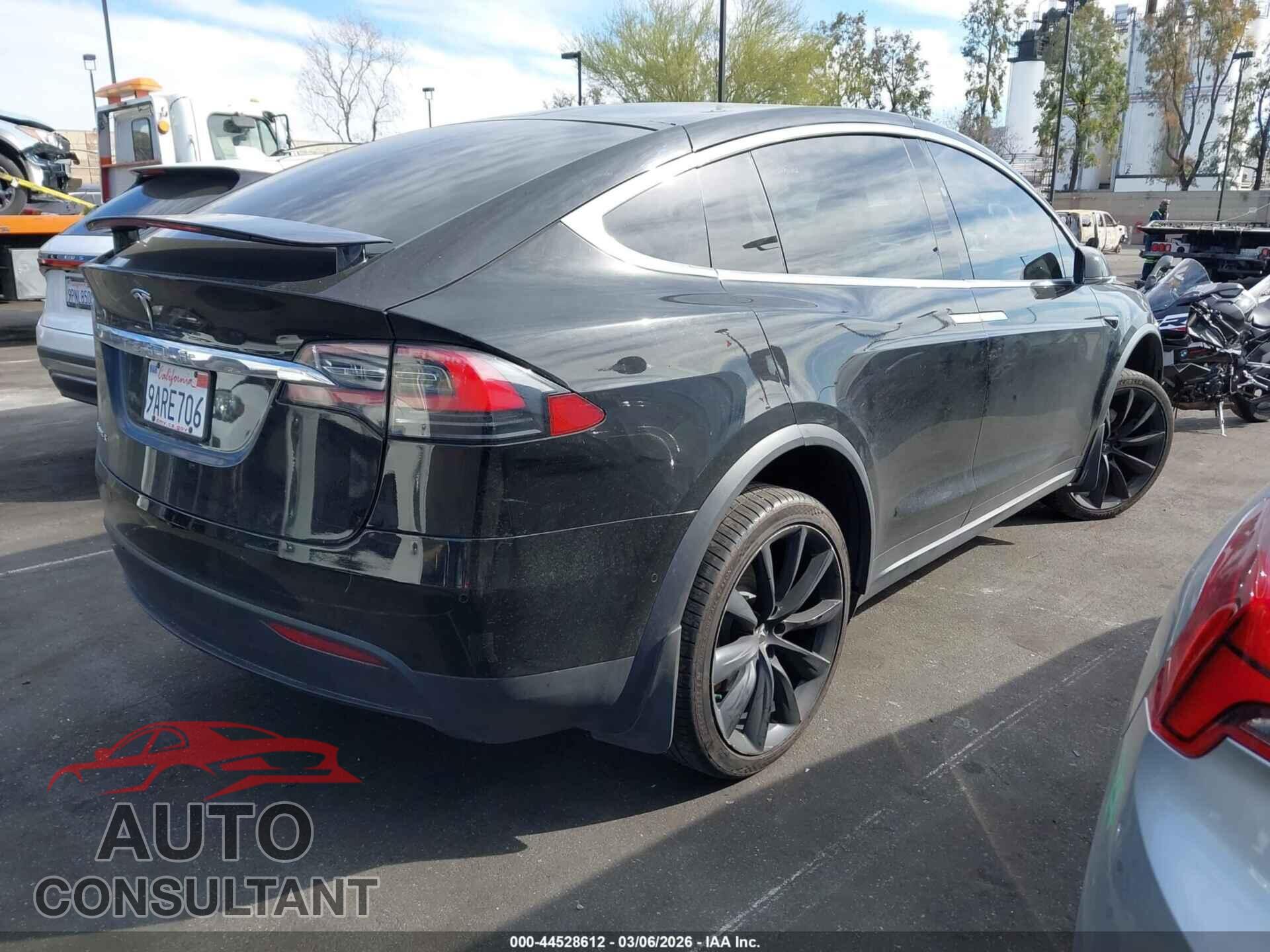 TESLA MODEL X 2018 - 5YJXCAE24JF126967