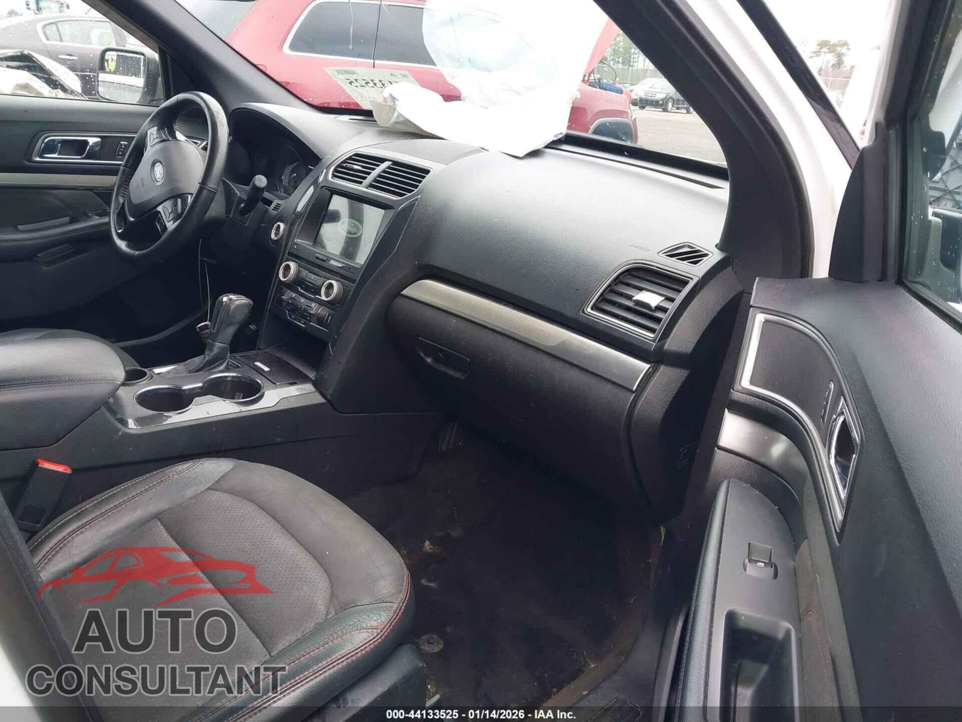 FORD EXPLORER 2018 - 1FM5K7D8XJGB52431