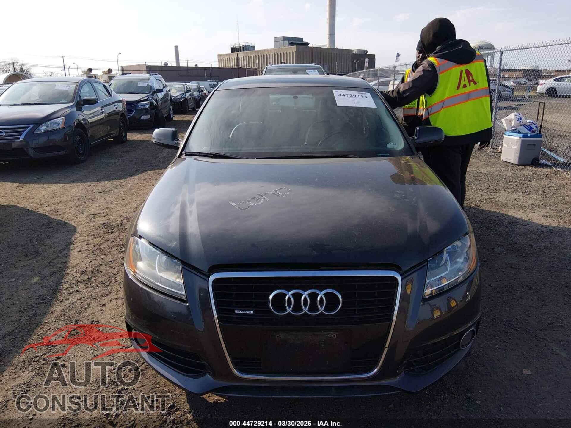 AUDI A3 2013 - WAUDFAFM0DA017569