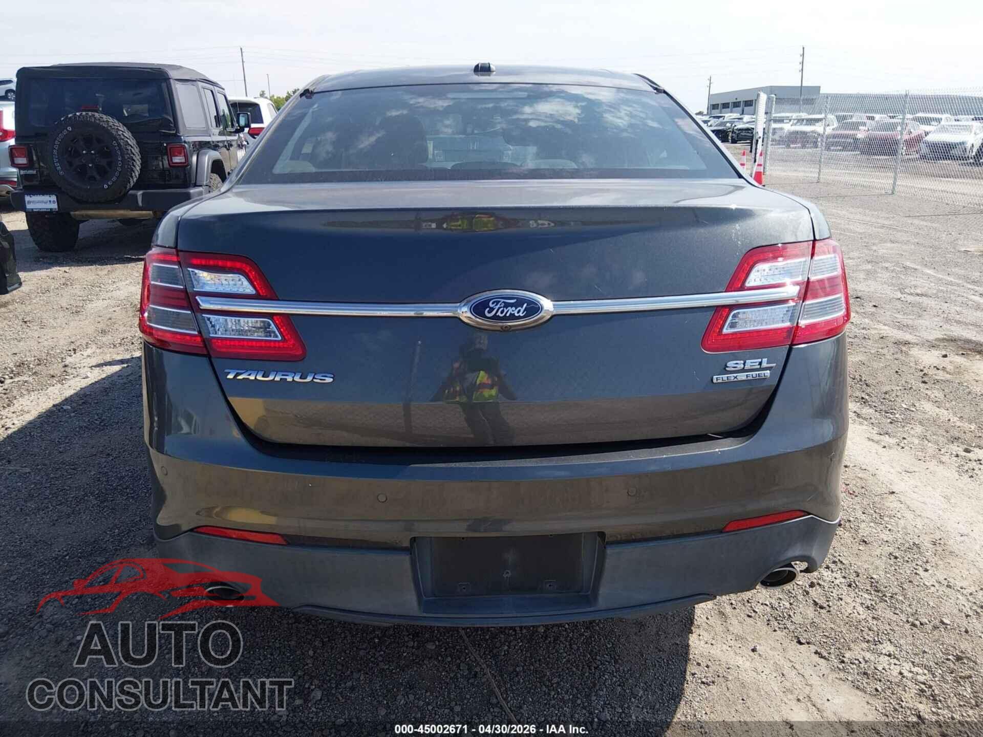 FORD TAURUS 2017 - 1FAHP2E89HG106528