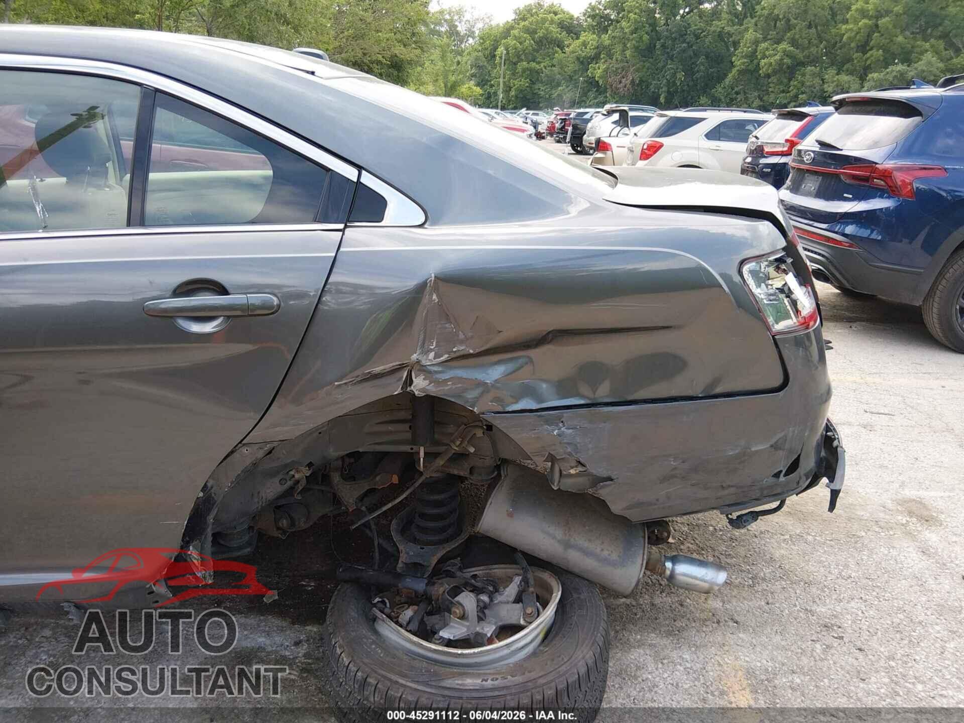 FORD TAURUS 2015 - 1FAHP2D85FG132011