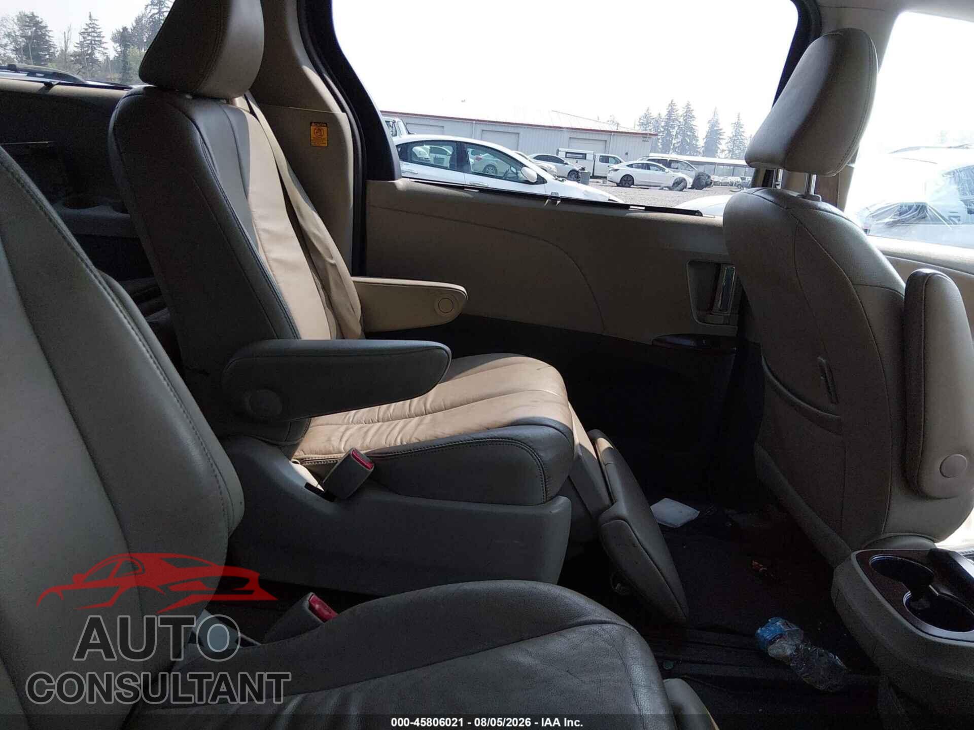 TOYOTA SIENNA 2013 - 5TDDK3DC8DS063349
