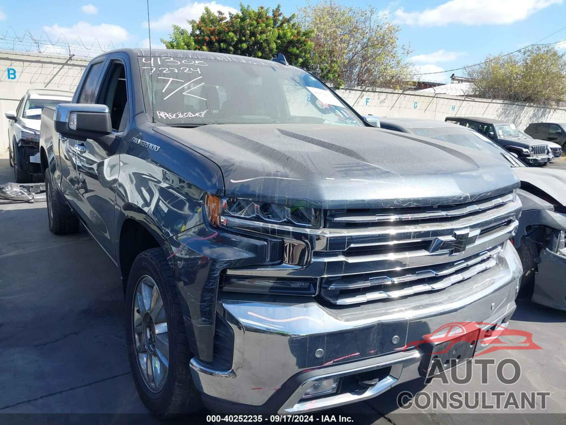 CHEVROLET SILVERADO 1500 2019 - 1GCRWEED9KZ256442