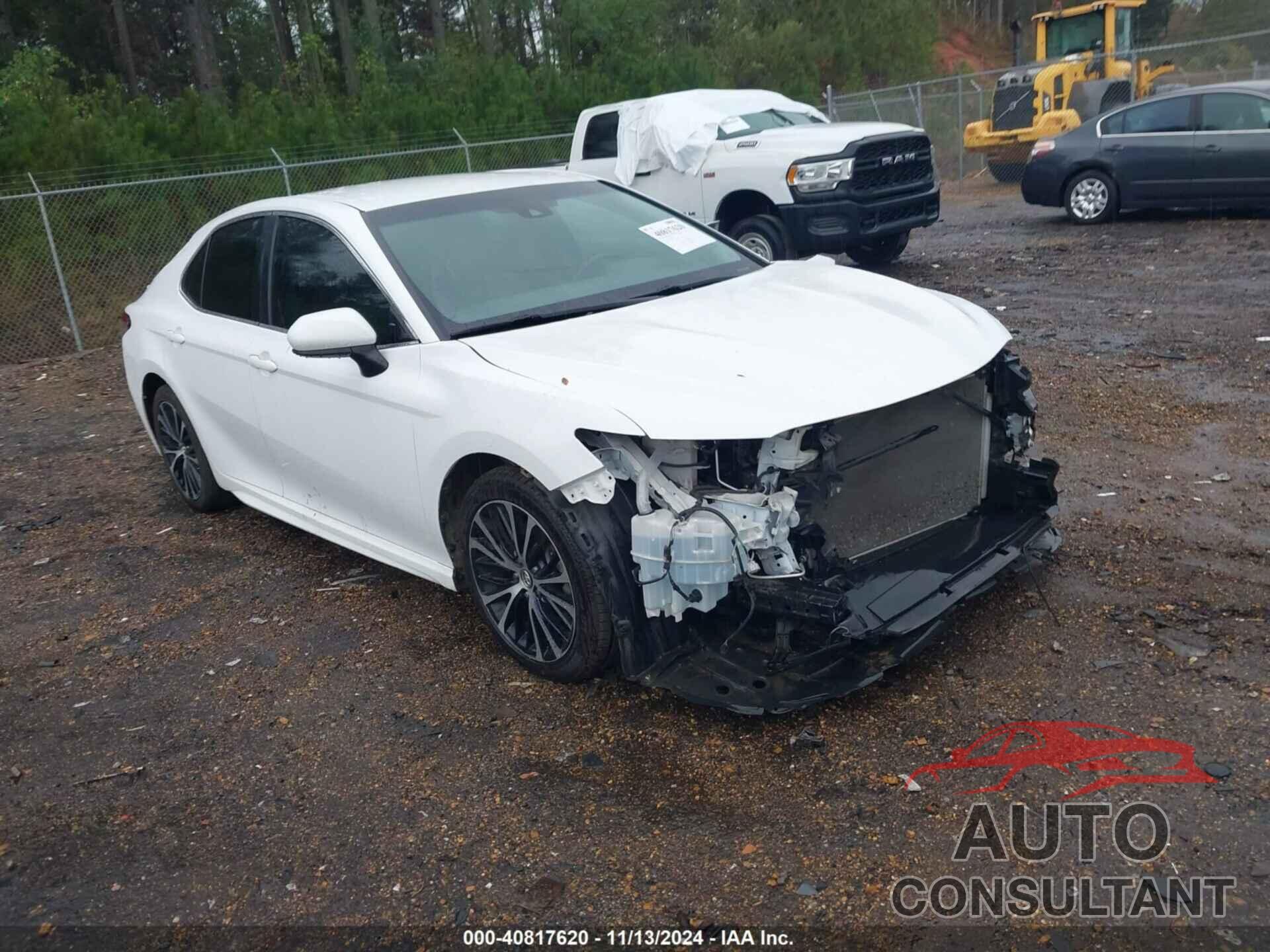 TOYOTA CAMRY 2018 - 4T1B11HK8JU611577