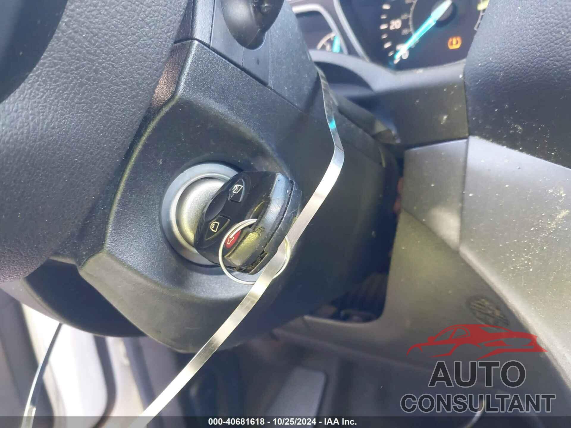 FORD ESCAPE 2018 - 1FMCU0GD3JUB16910