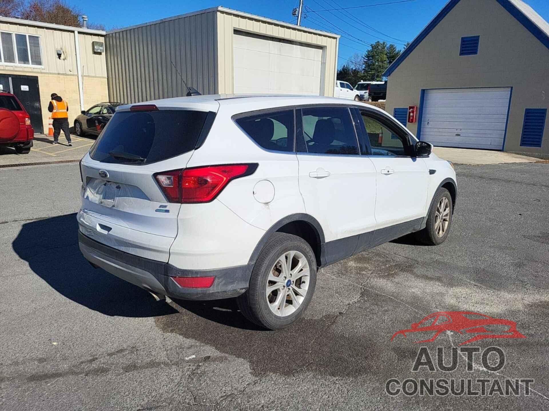 FORD ESCAPE 2019 - 1FMCU9GD1KUC07504