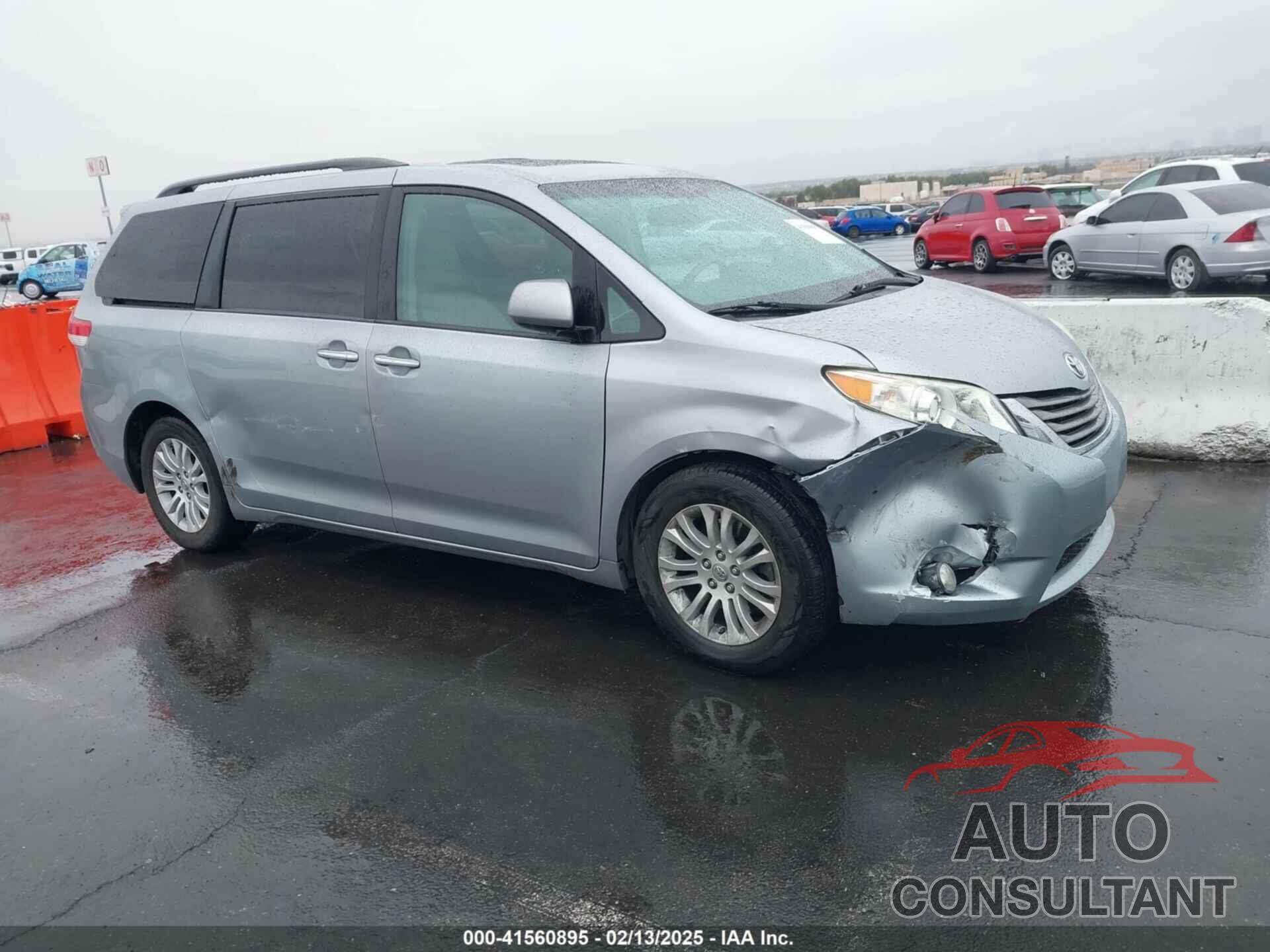 TOYOTA SIENNA 2011 - 5TDYK3DC5BS111467
