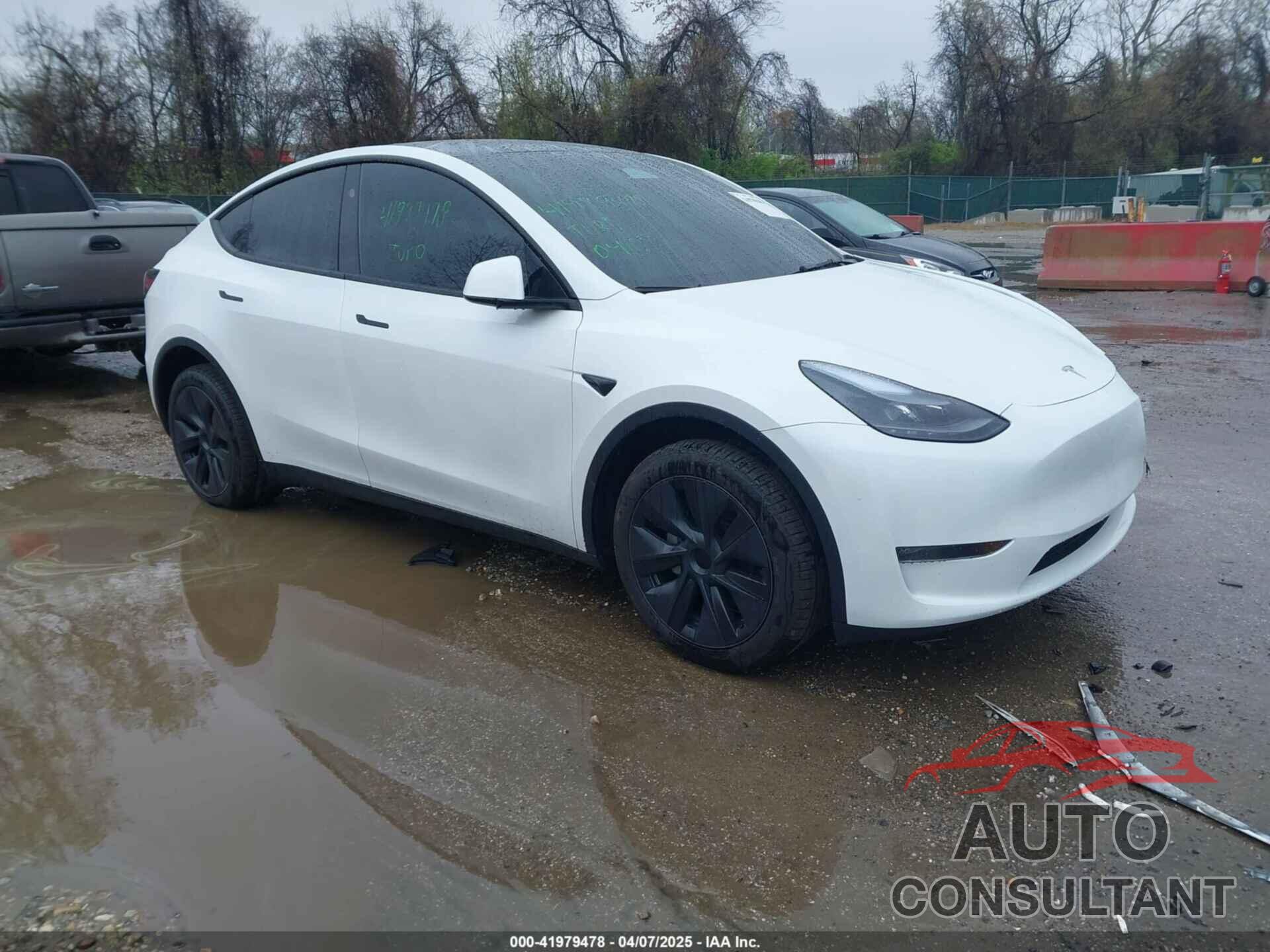 TESLA MODEL Y 2025 - 7SAYGDEE5SA355888