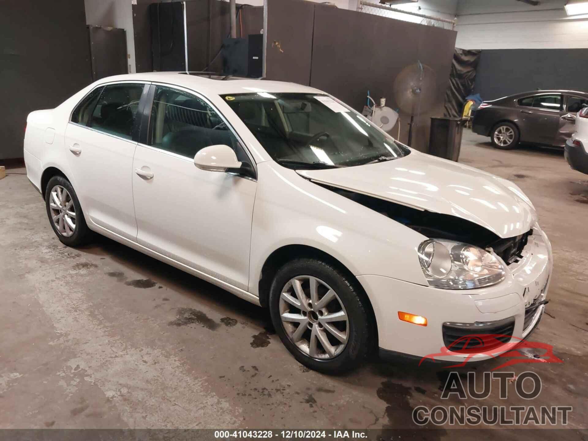 VOLKSWAGEN JETTA 2010 - 3VWRZ7AJ9AM036004