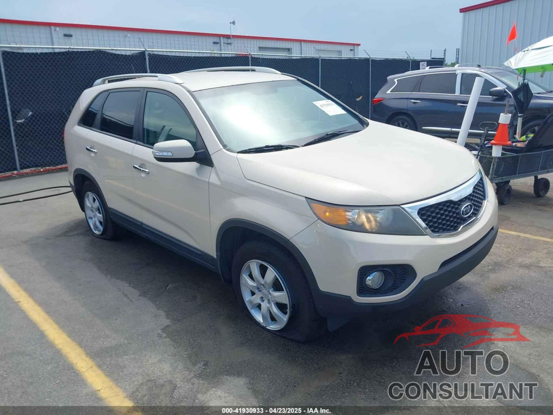 KIA SORENTO 2011 - 5XYKT4A18BG076514