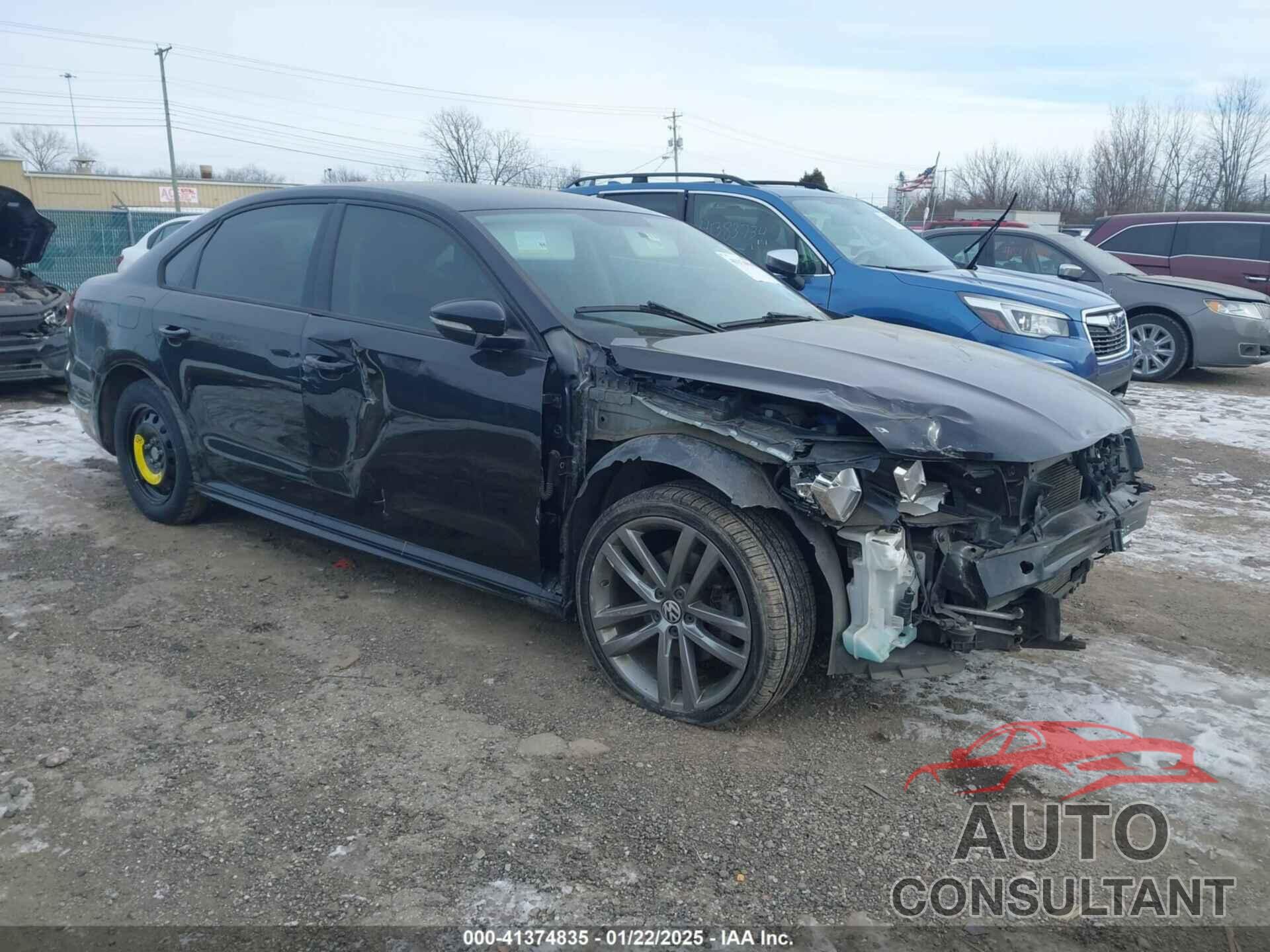 VOLKSWAGEN PASSAT 2018 - 1VWAA7A31JC030608
