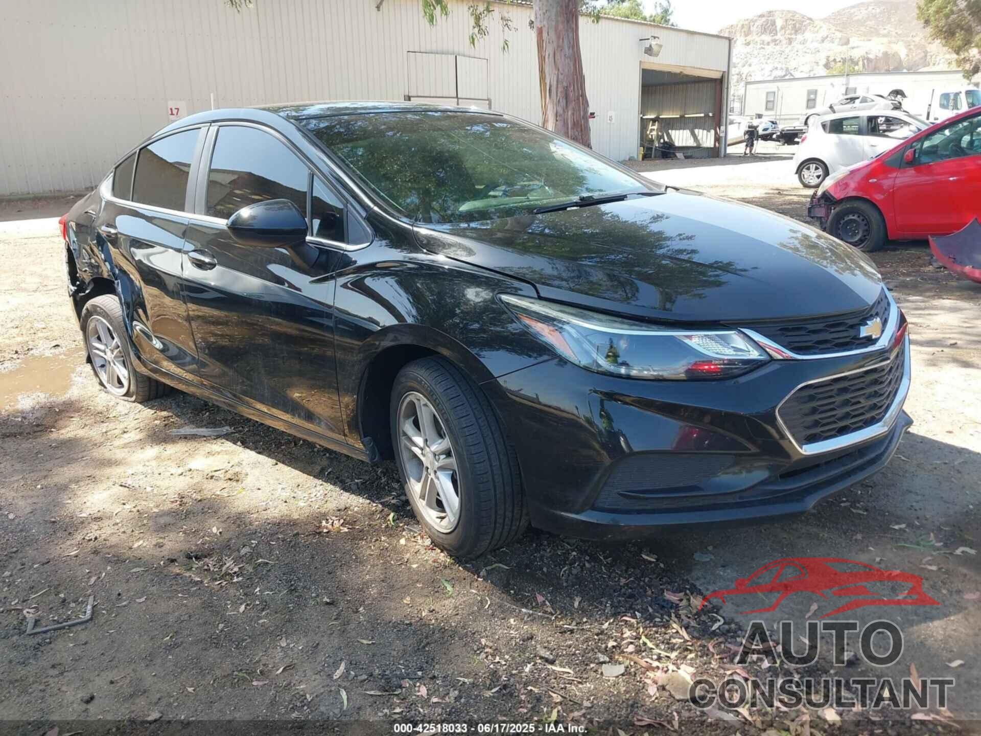CHEVROLET CRUZE 2018 - 1G1BE5SM5J7177748