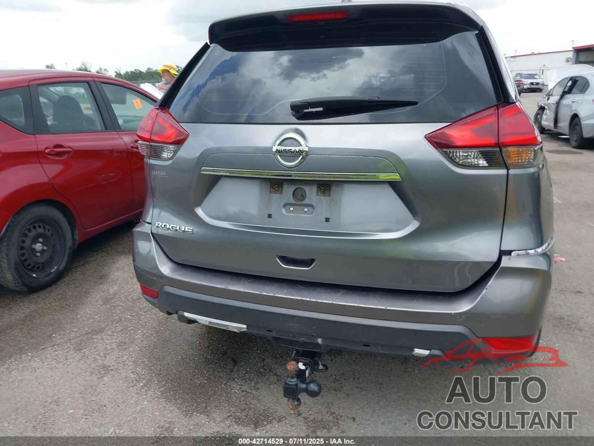 NISSAN ROGUE 2017 - KNMAT2MT5HP522900