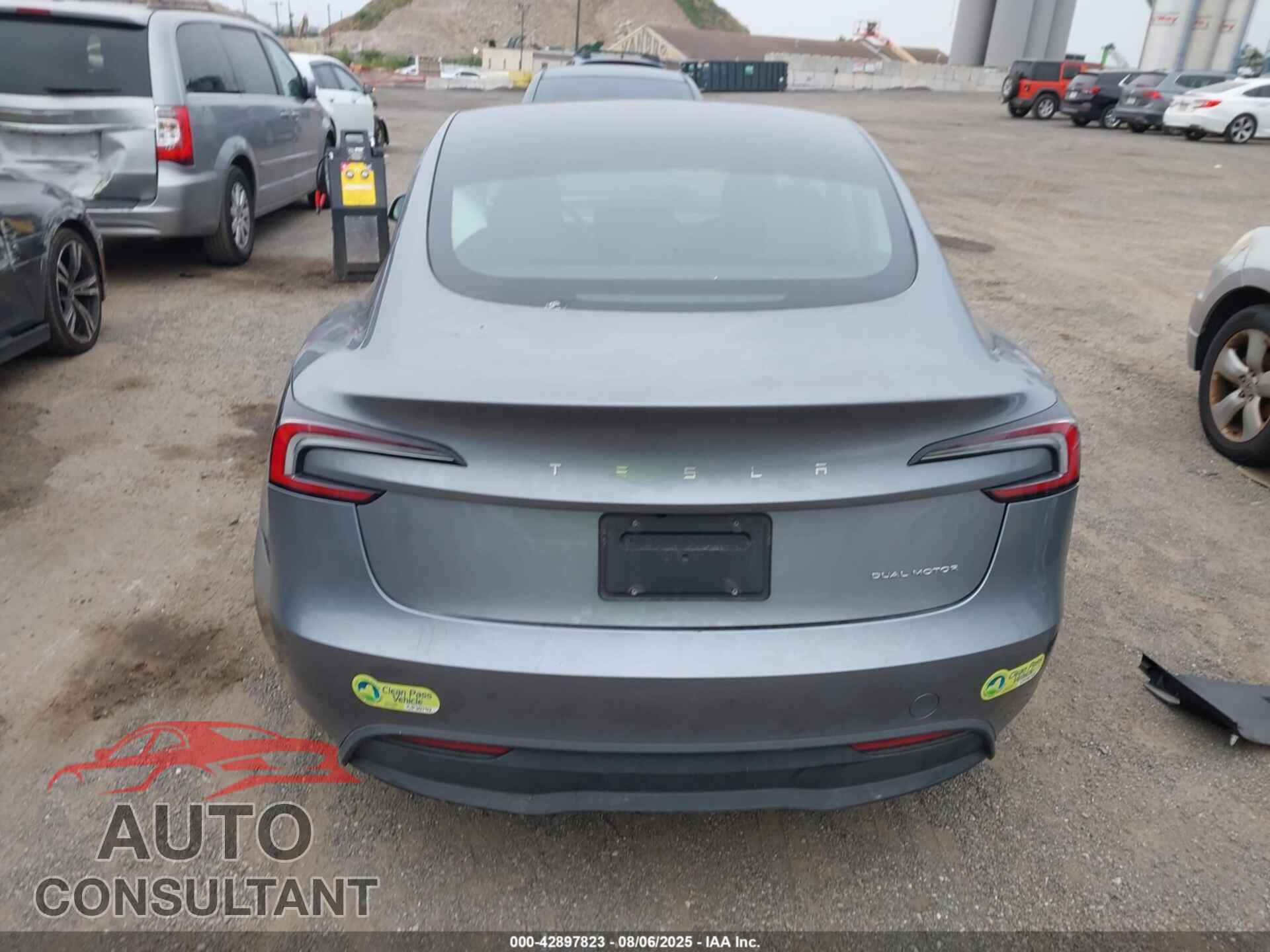 TESLA MODEL 3 2024 - 5YJ3E1EB7RF846543